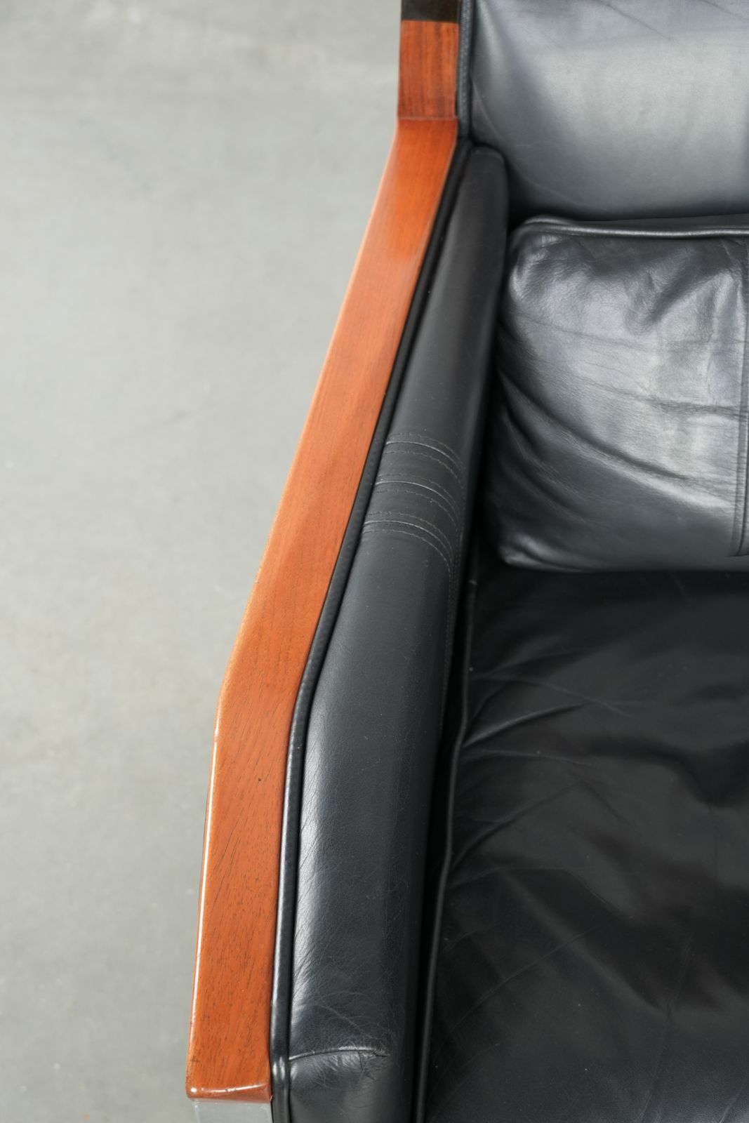 In Good Condition Black Leather Art Deco Schuitema Design Armchair From The Decoforma Series photo buy