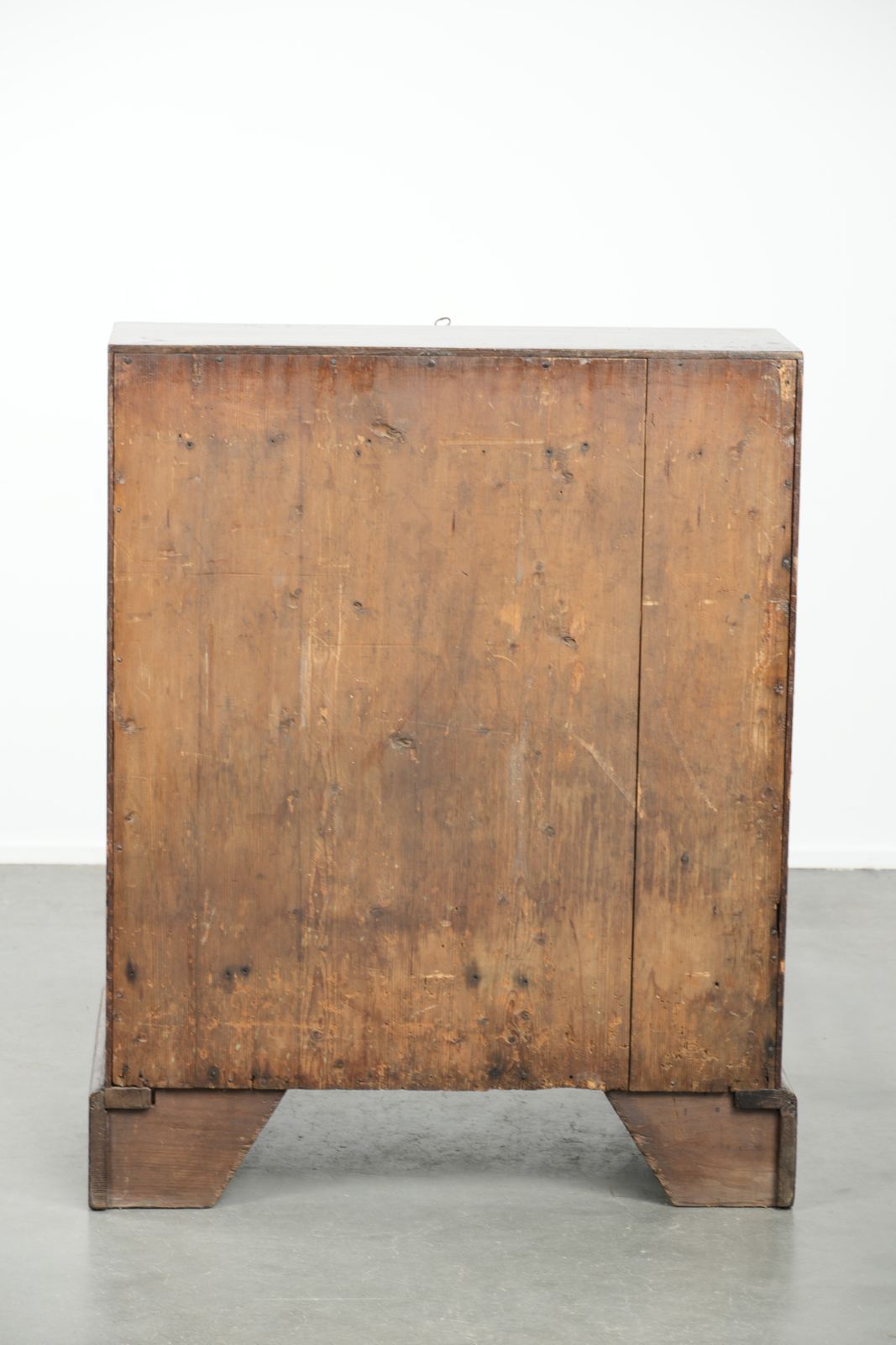 Subtiel Antiek Engels Eiken Secretaire Uit De 18e Eeuw Met Een Fraai Getrapt Interieur. photo buy