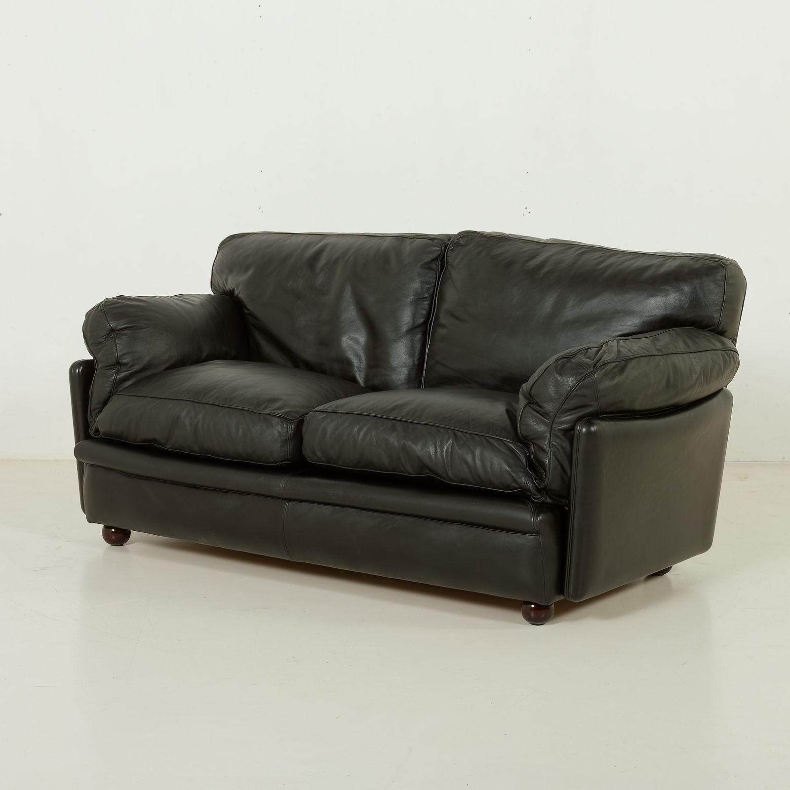 Poppy 2 Seater Leather Sofa By Tito Agnoli For Poltrona Frau, 1970s photo furniture