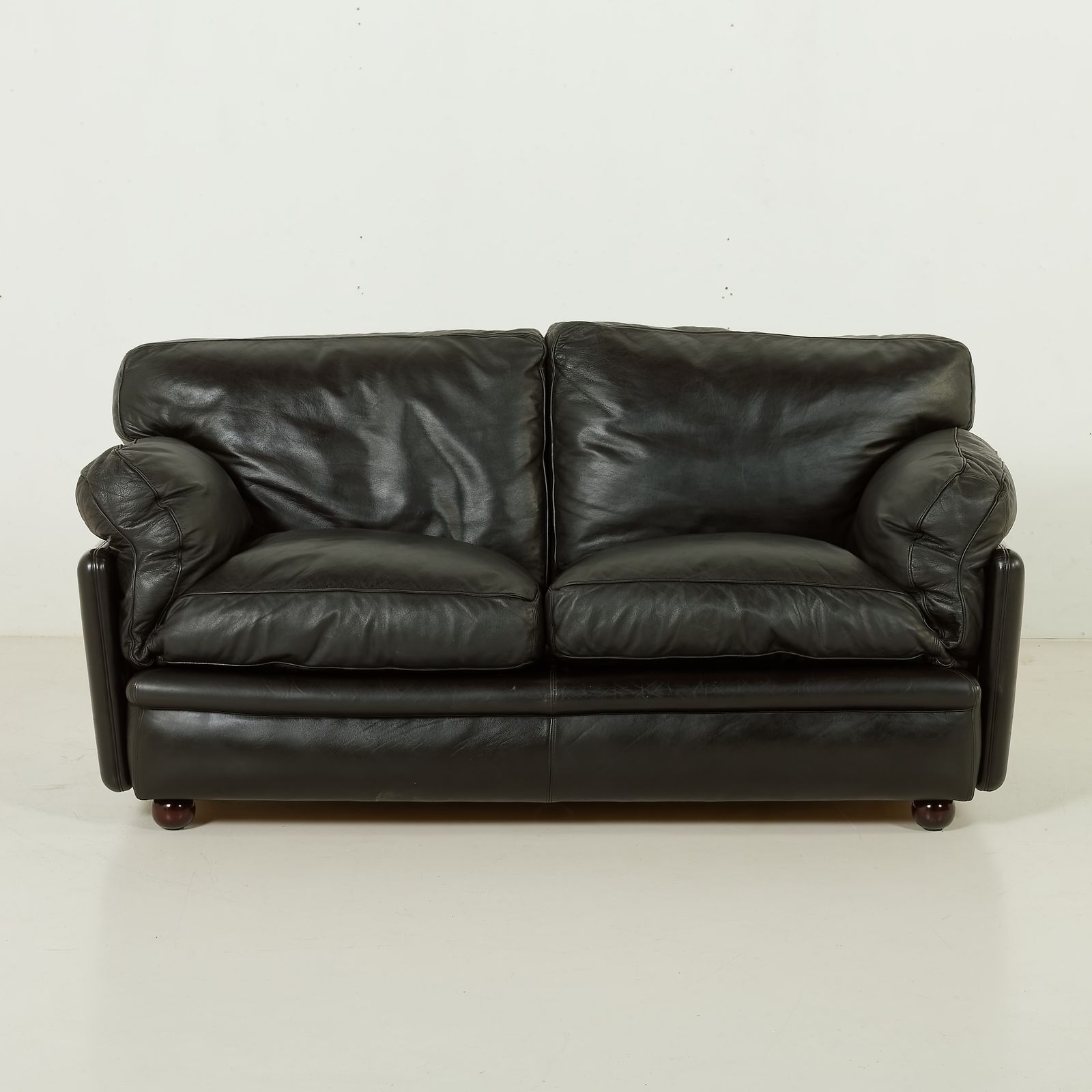 Poppy 2 Seater Leather Sofa By Tito Agnoli For Poltrona Frau, 1970s photo for sale