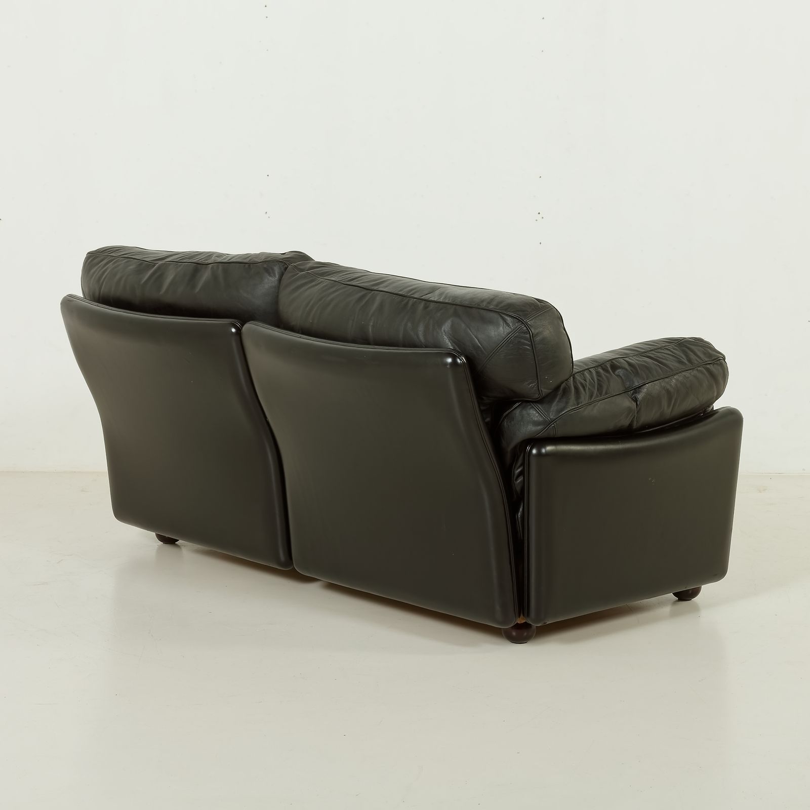 Poppy 2 Seater Leather Sofa By Tito Agnoli For Poltrona Frau, 1970s photo vinterior