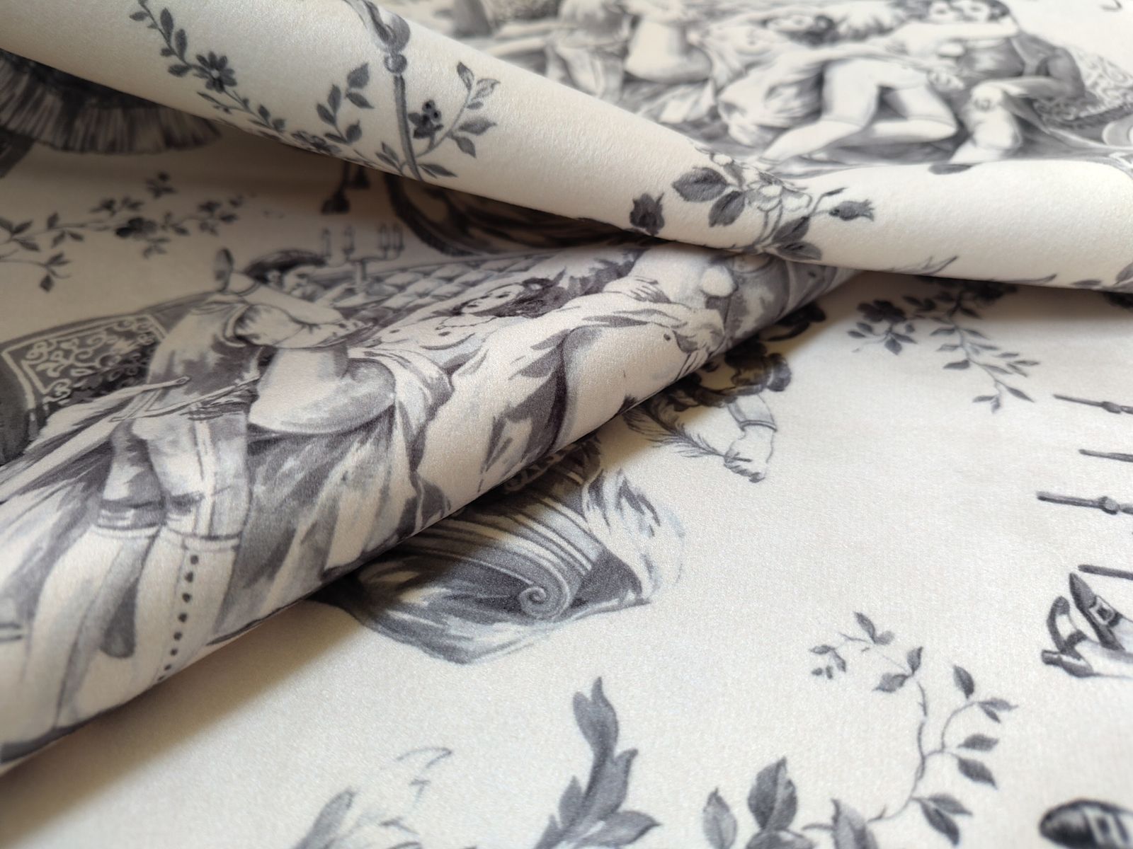 Pascale Risbourg “Erotic Toile” Velvet – 5 Metres – Studio Provenance photo furniture