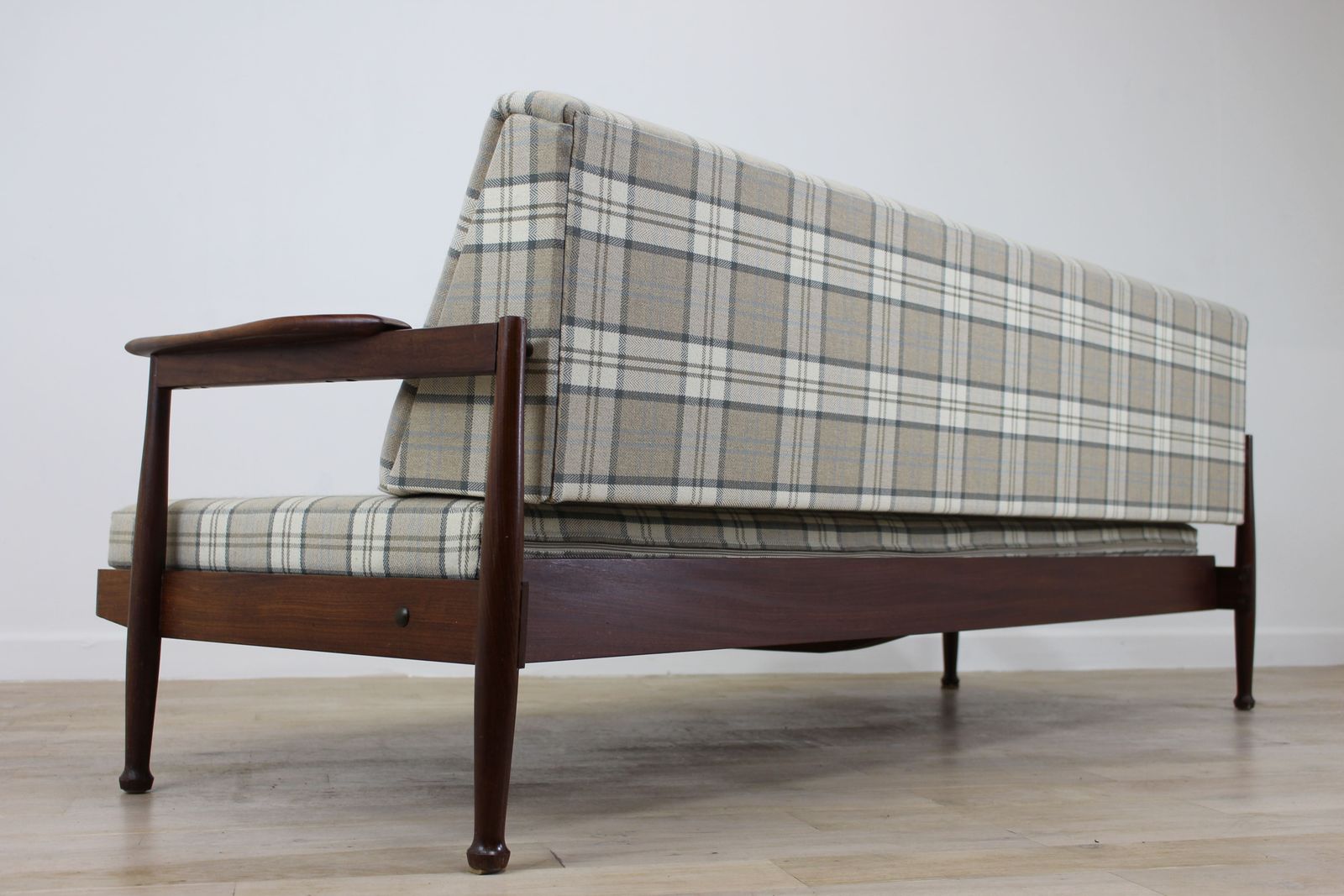 Guy Rogers Manhattan Studio Sofa photo 1600.0