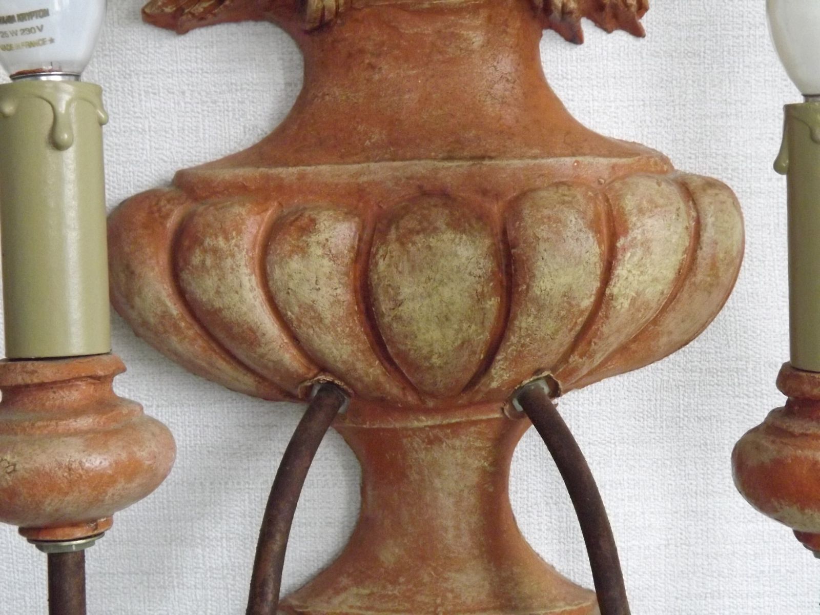 photo buy Rare grande paire d'appliques doubles françaises en terre cuite, urnes aux corbeilles de fruits