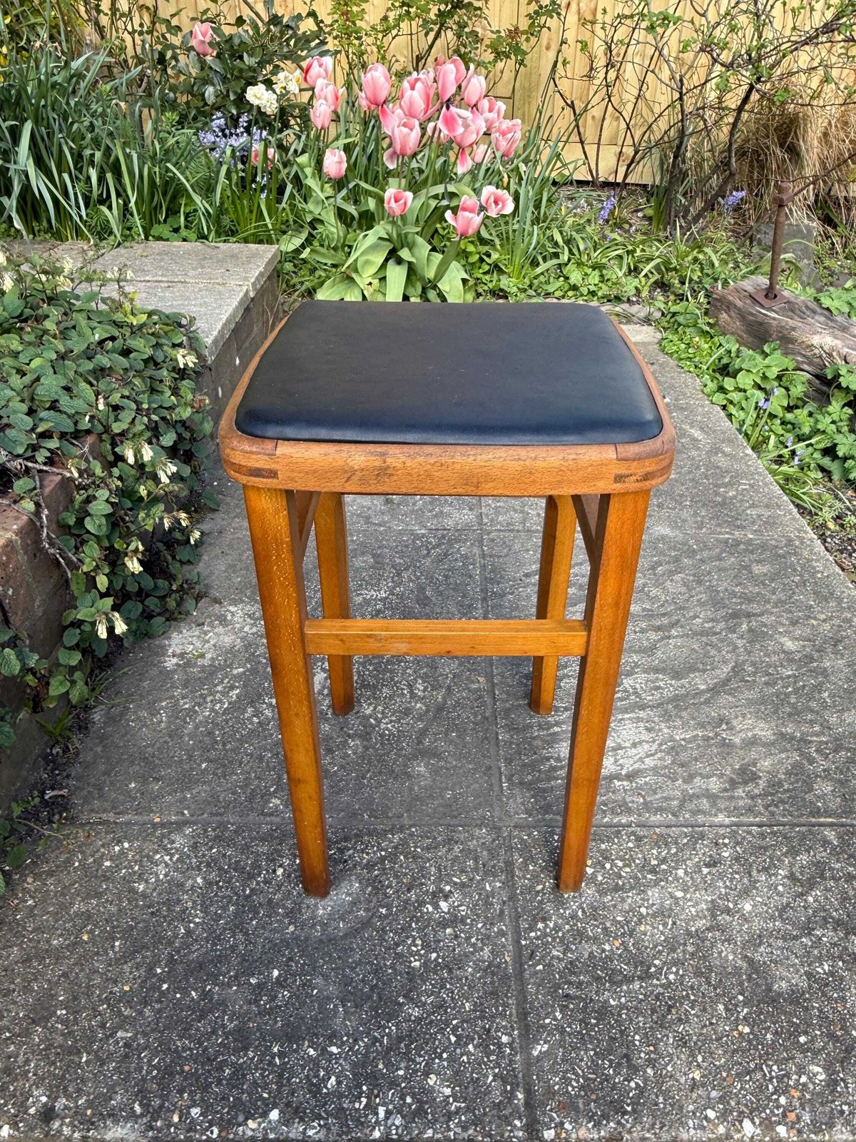 photo vinterior Mid Century Wooden Stool With Black Vinyl Seat – Retro Occasional Stool 1960s