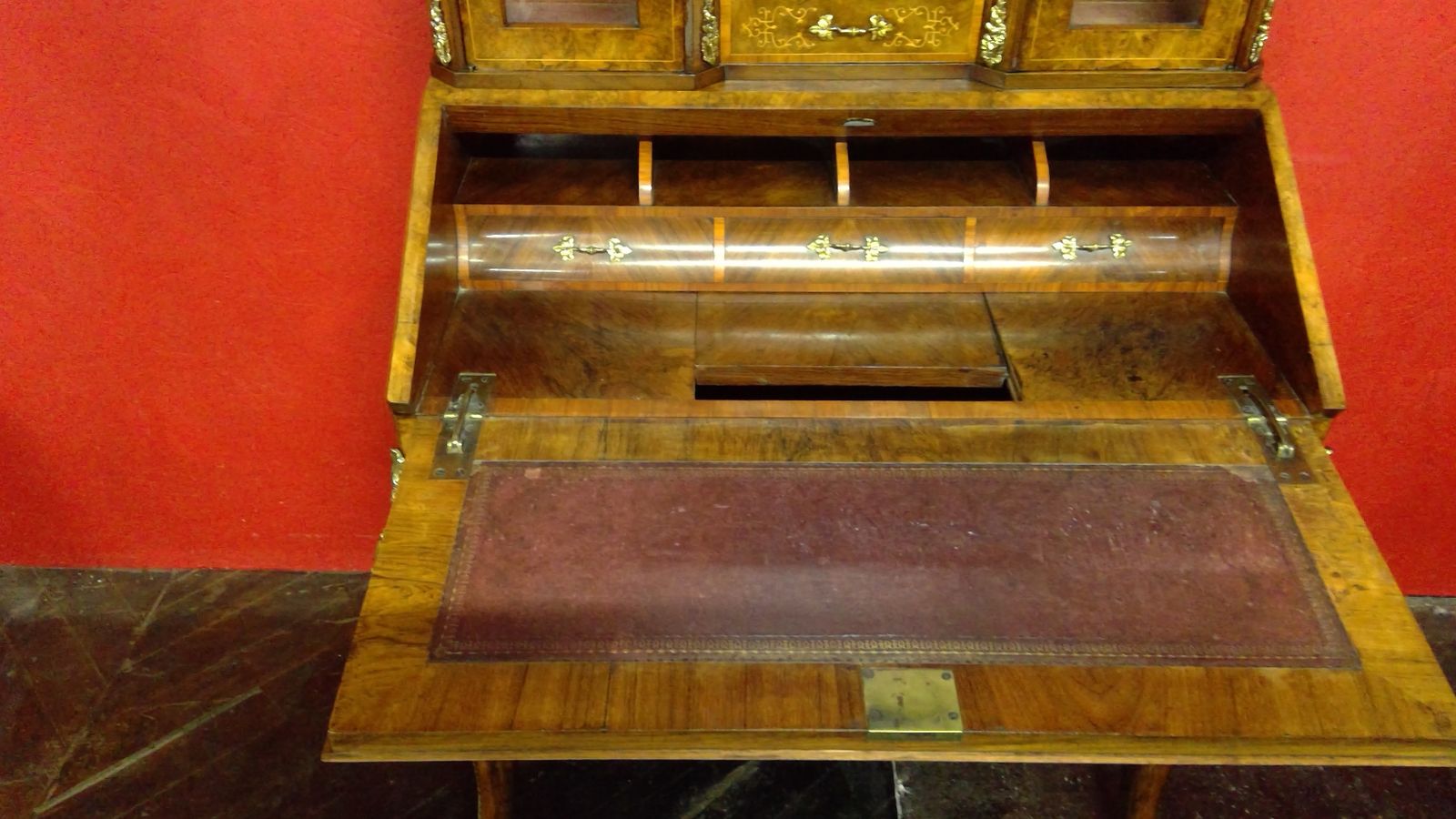 photo buy Pair Of Victorian Walnut Bonheur De Joures
