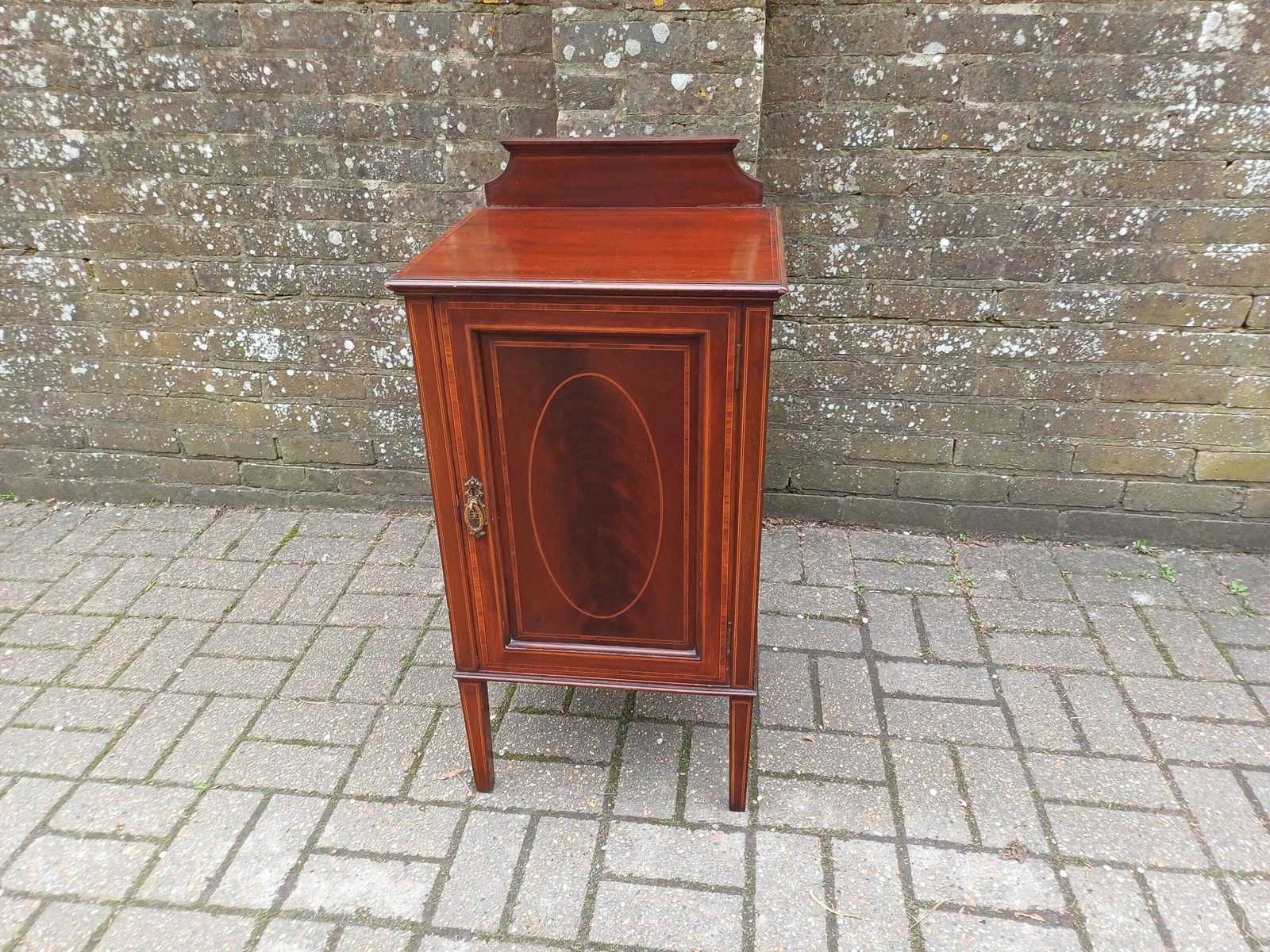 High Quality Antique Edwardian Inlaid Mahogany Bedside Or Side Cabinet Cupboard Inlaid.