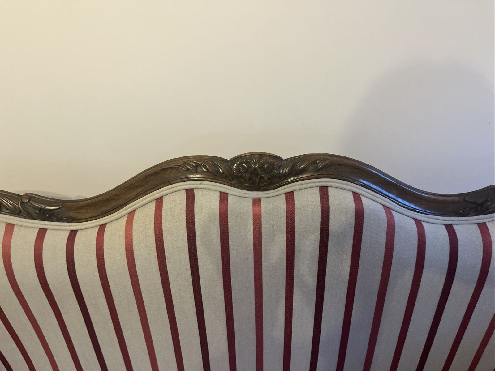 French Style Carved Wood Sofa / Canapé photo vintage