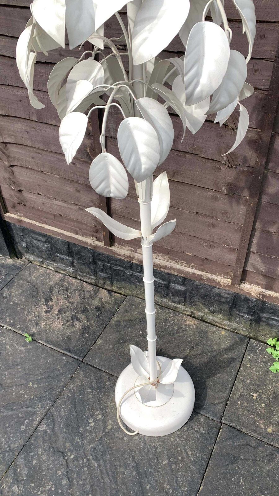 Sergio Terzani 1970s Italian White Leaf Tole Floor Lamp | Hollywood Regency photo for sale
