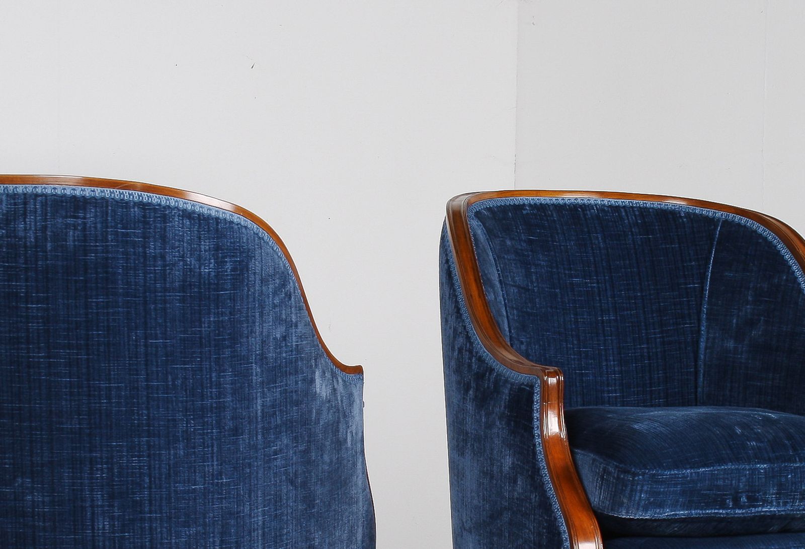 photo furniture A Exquisite Pair Of Tub Chairs In Royal Blue By Fine Furniture Maker Arthur Brett
