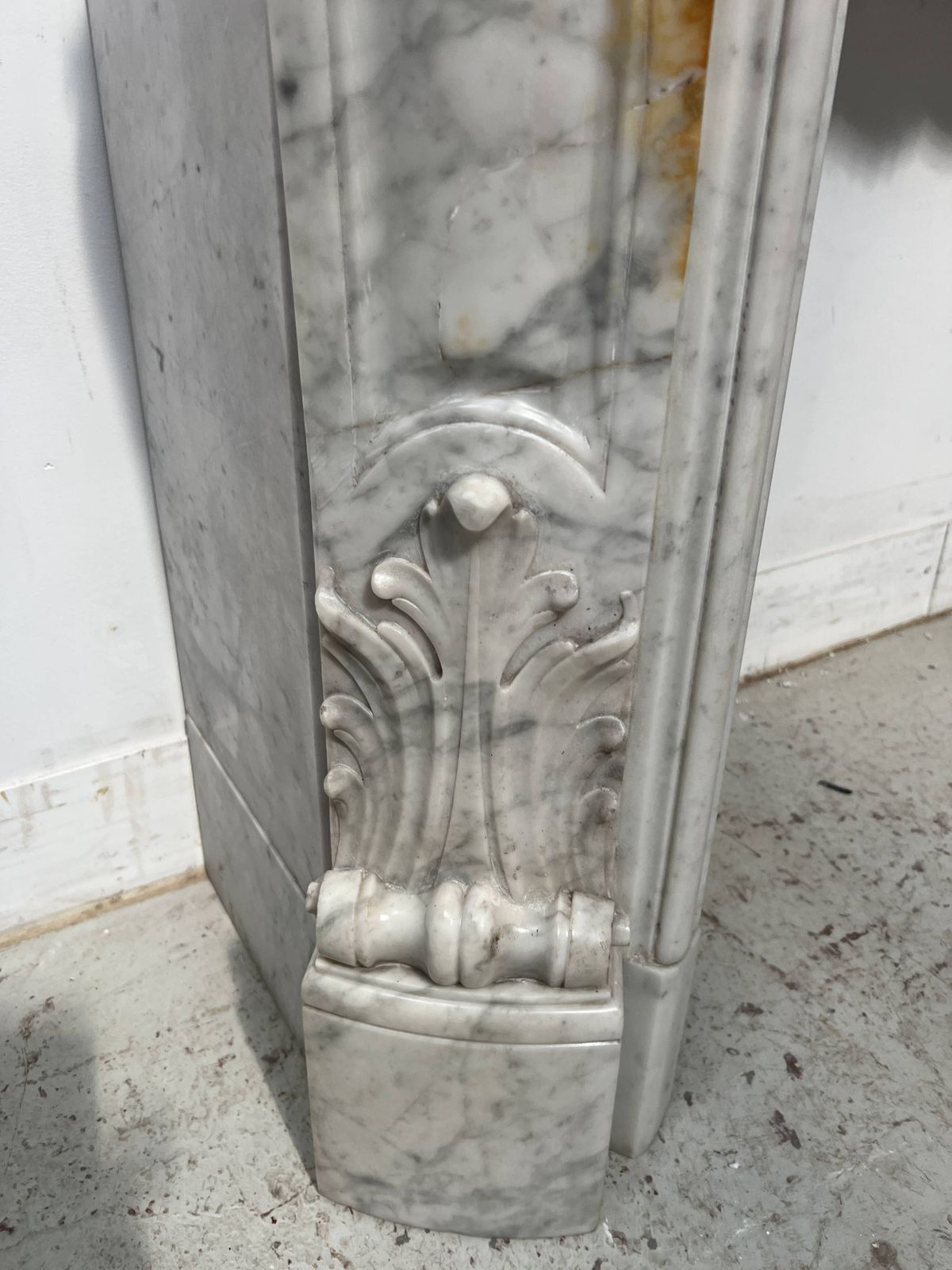 photo vinterior Louis XV Style White Carrara Marble Fireplace, 19th Century.