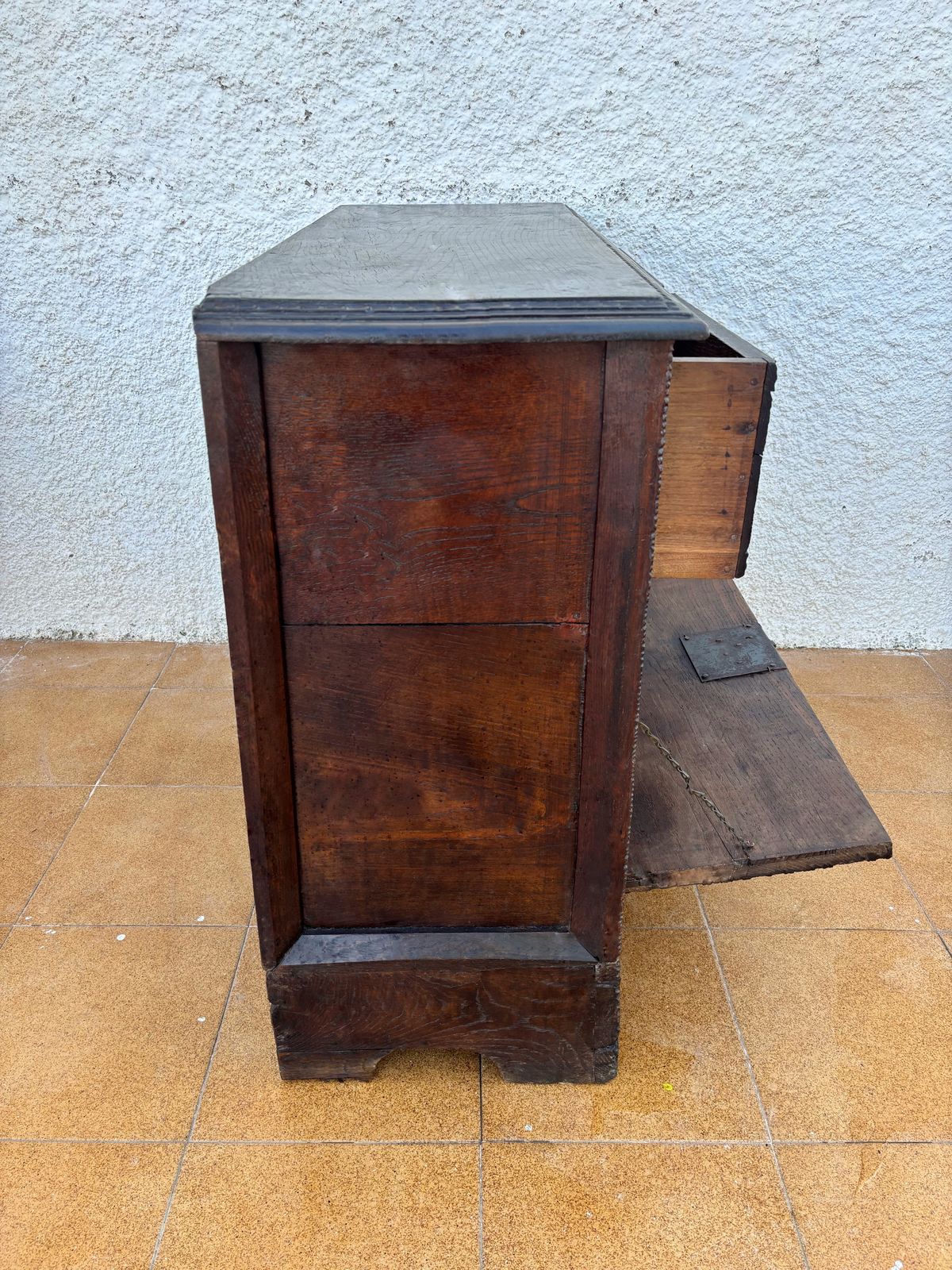 Spaans Renaissance Gesneden Kabinet Met Valdeur En Twee Lades, jaren 1880 photo for sale