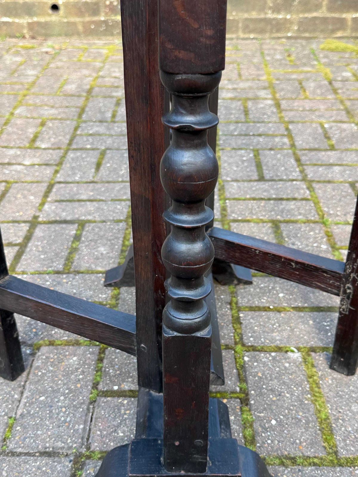 photo furniture Superb Antique Oak Gateleg Drop Leaf Table – Late Victorian / Edwardian, Circa Early 1900s