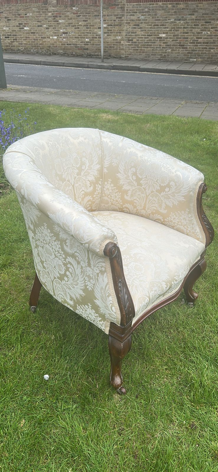 Spoon Shaped Back Victorian Mahogany And Cream Damask Chair photo Furniture