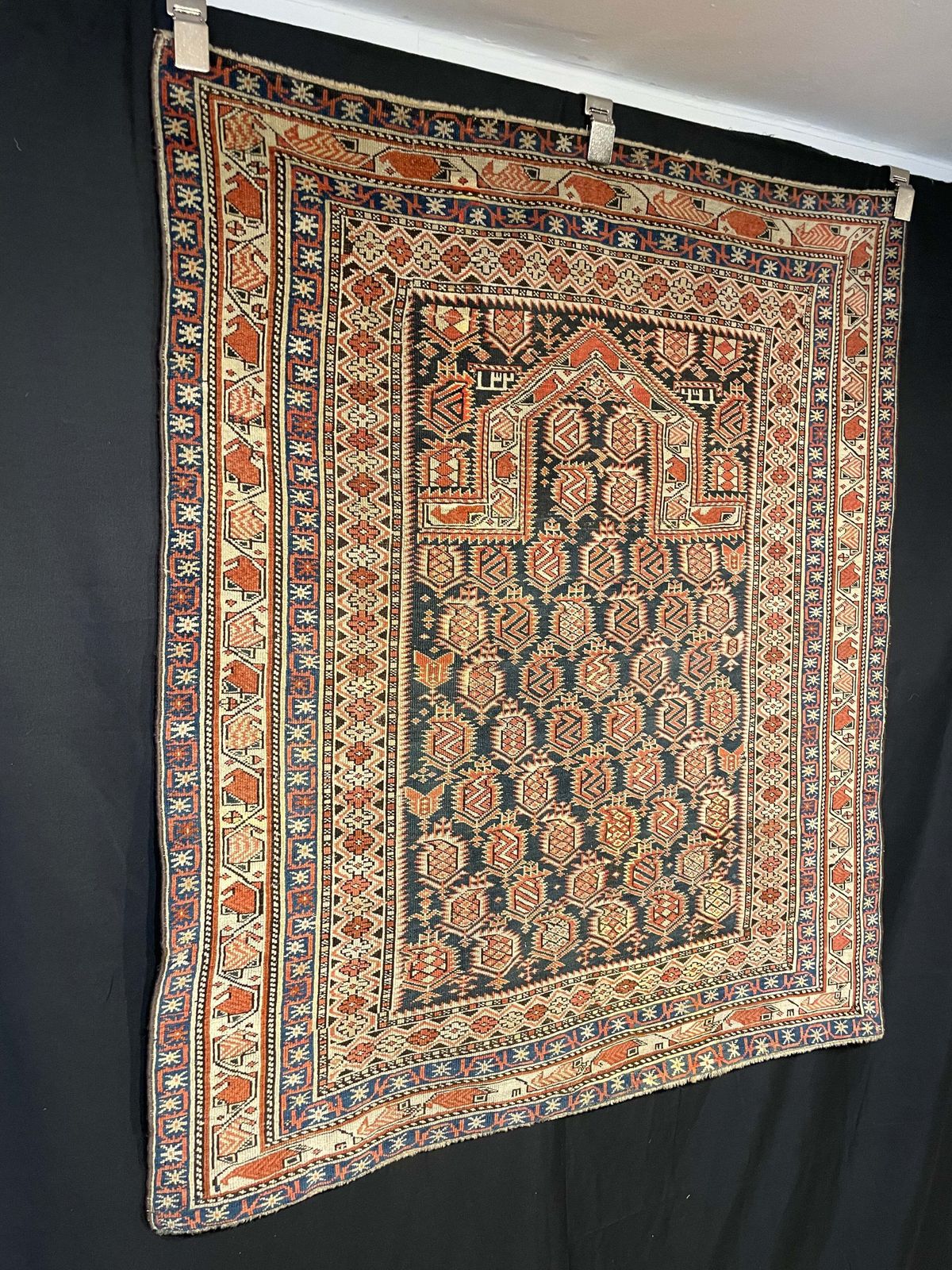 photo vintage Antique Caucasian Marasali Prayer Rug