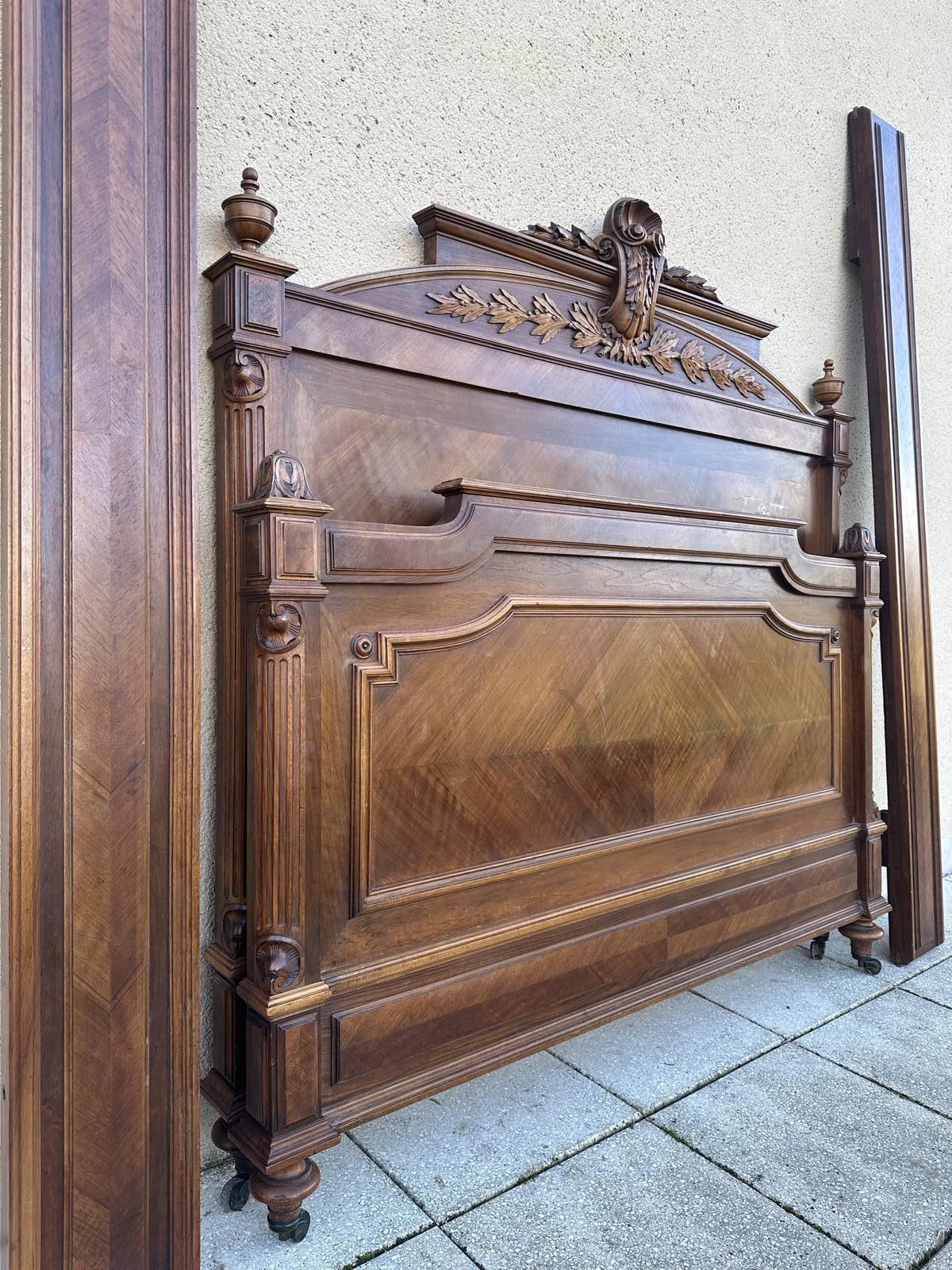 photo vintage Antique French Carved Double Bed Frame Louis XVI Style