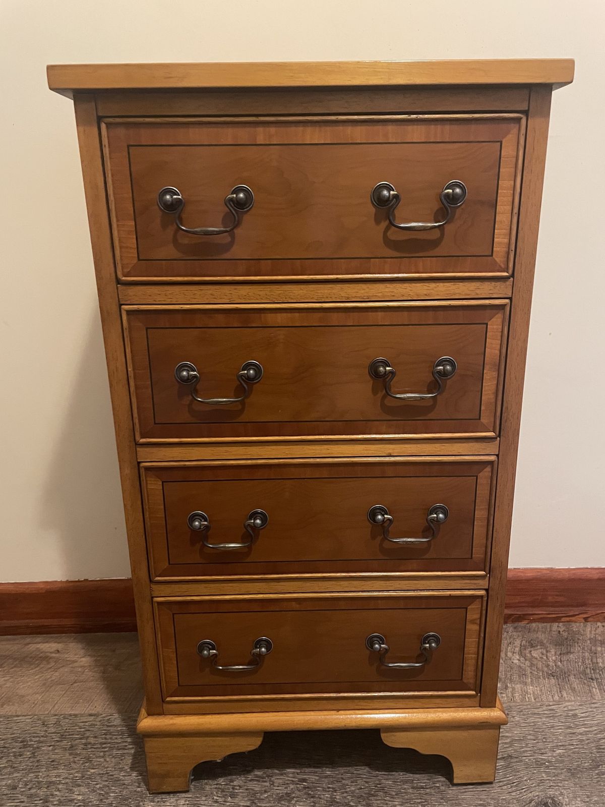 photo furniture Vintage Solid Wood 4 Drawer Chest Of Drawers / Bedside Table – Timeless Mid Century Warm Oak Finish