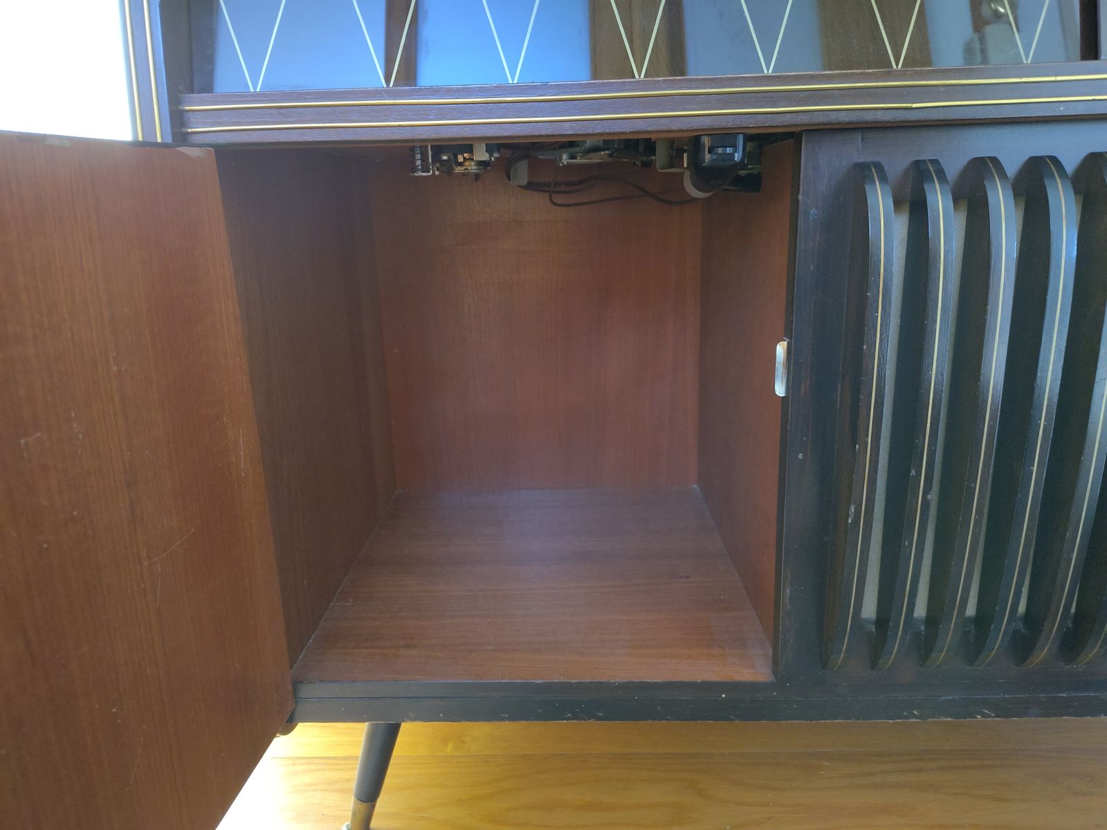 Mid‑Century West German Philips Music Cabinet — Sculptural Front, Brass Contouring, Patterned Glass photo vinterior