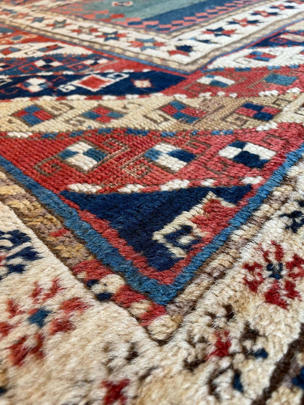 photo furniture Antique Caucasian Kazak Bordjalou Rug