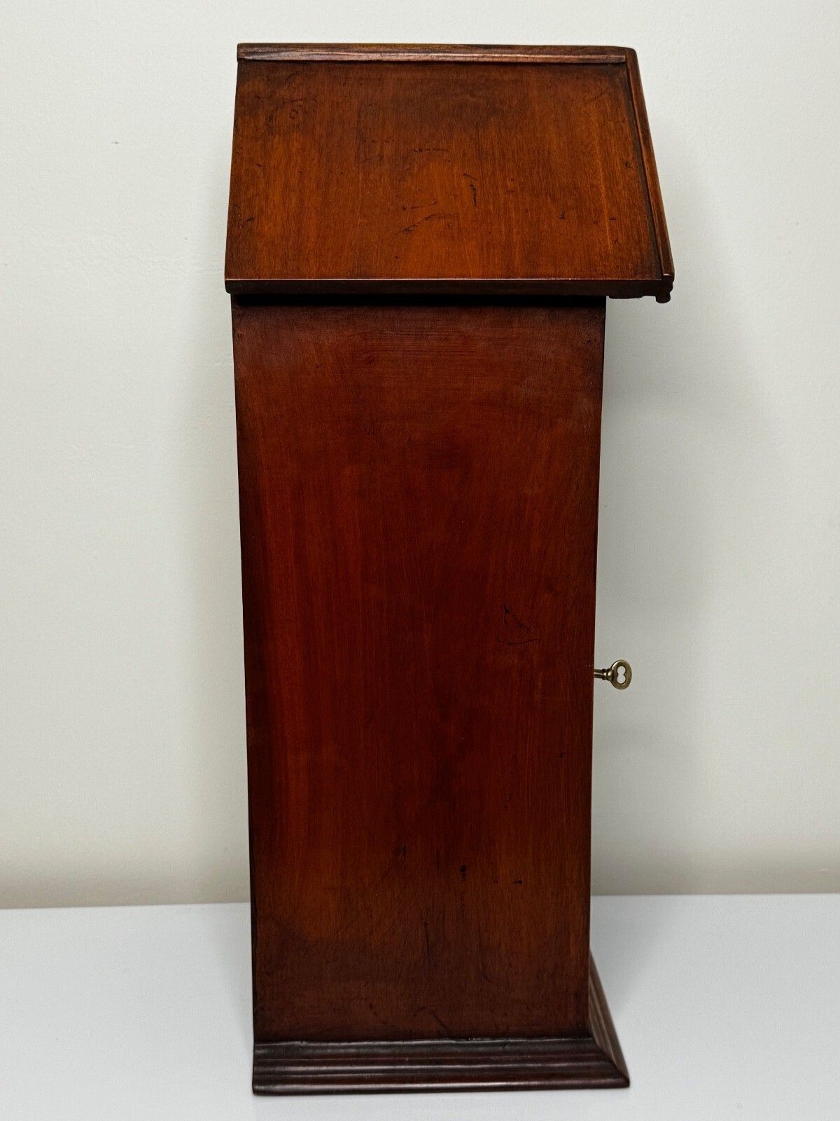 photo vinterior Mid Century Mahogany Indoor Post Box Palace Sentry With Lock & Key