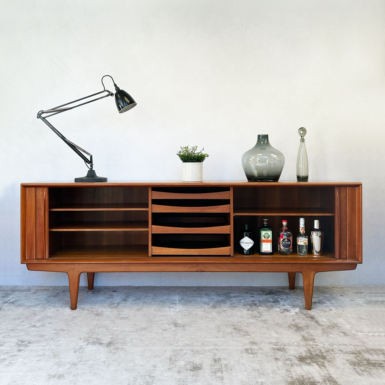 photo vintage Isabel Bernhard For Pedersen & Søn Model 156 Teak Sideboard