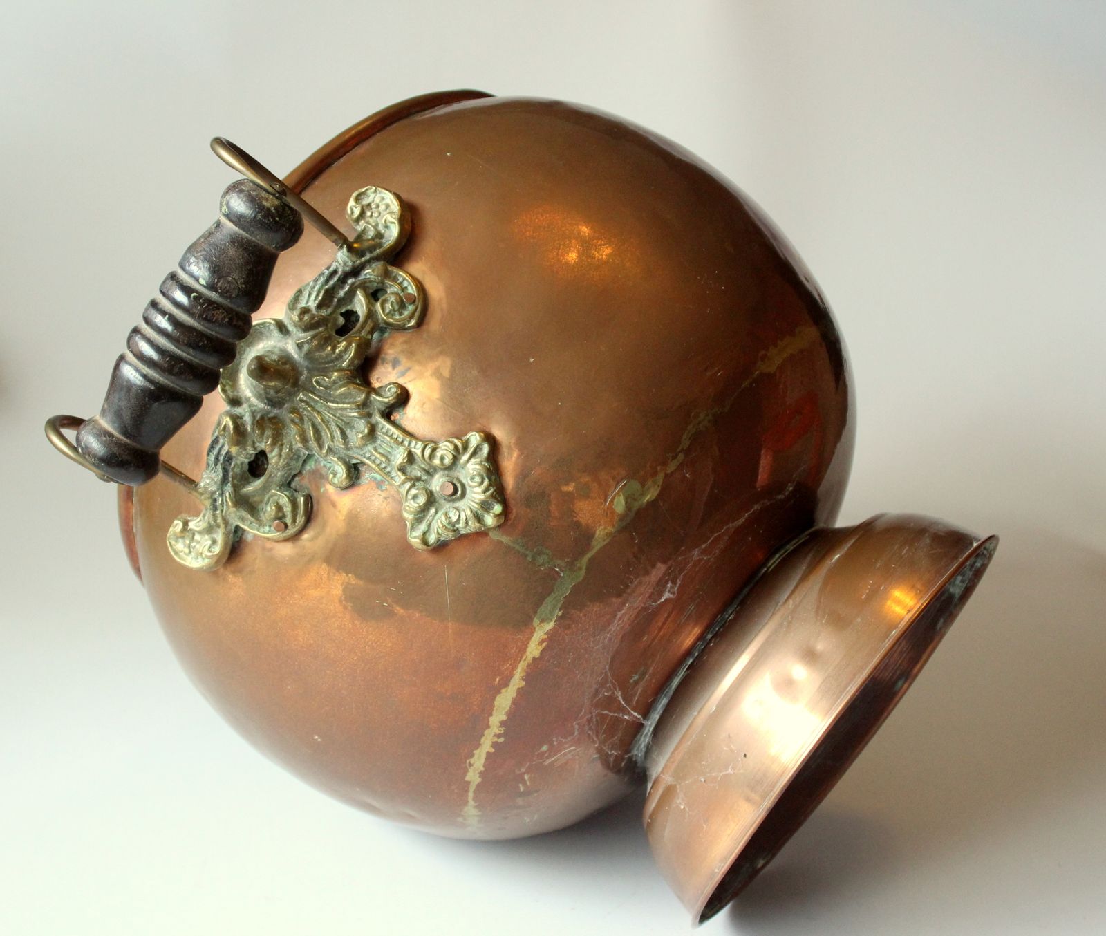 Large Copper And Brass Planter With Wooden Handles   Vintage From The 60s photo 65.0