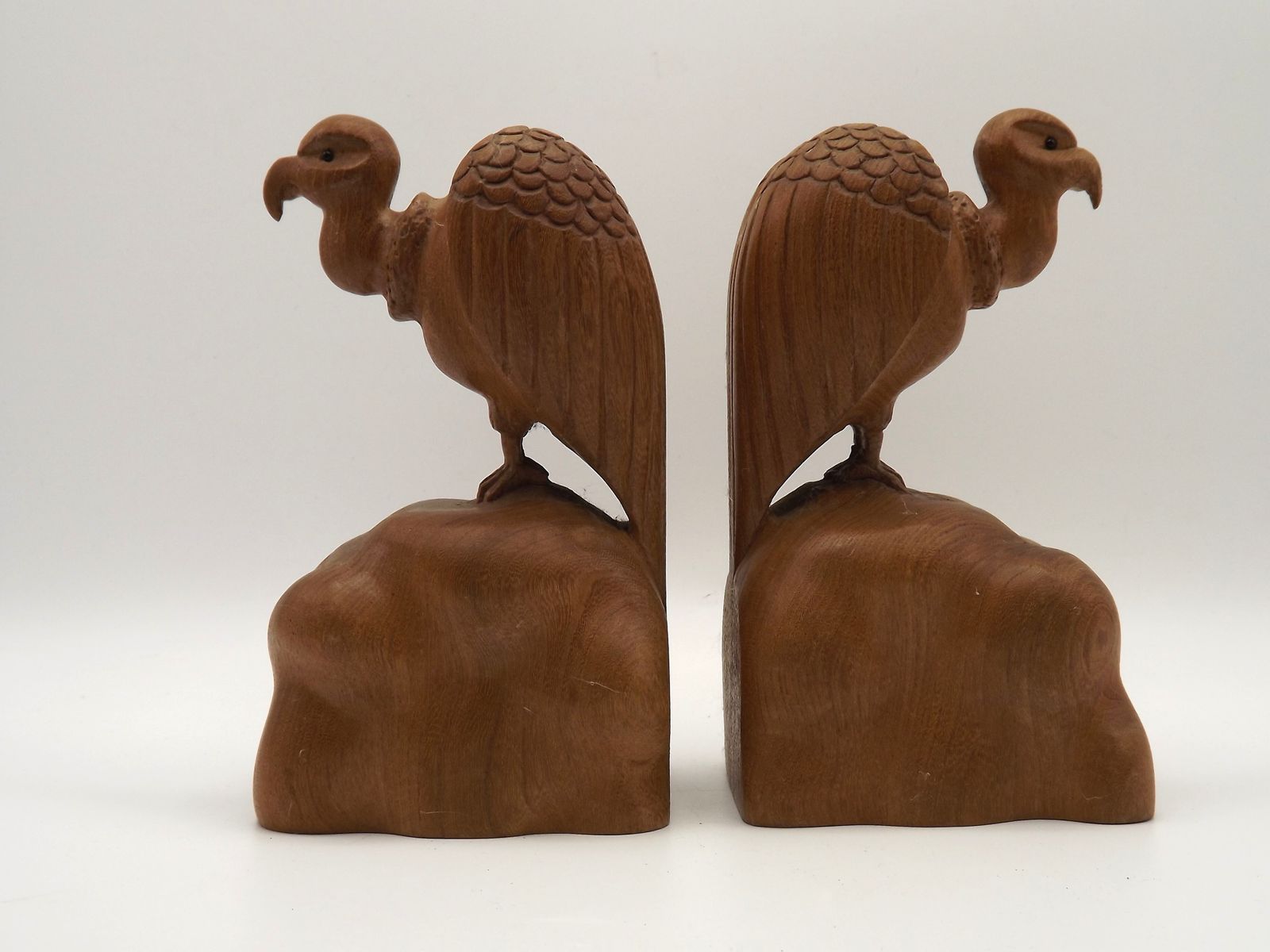 Paire de serre-livres vintage en bois sculpté à la main, motif vautour sur rocher photo Décoration