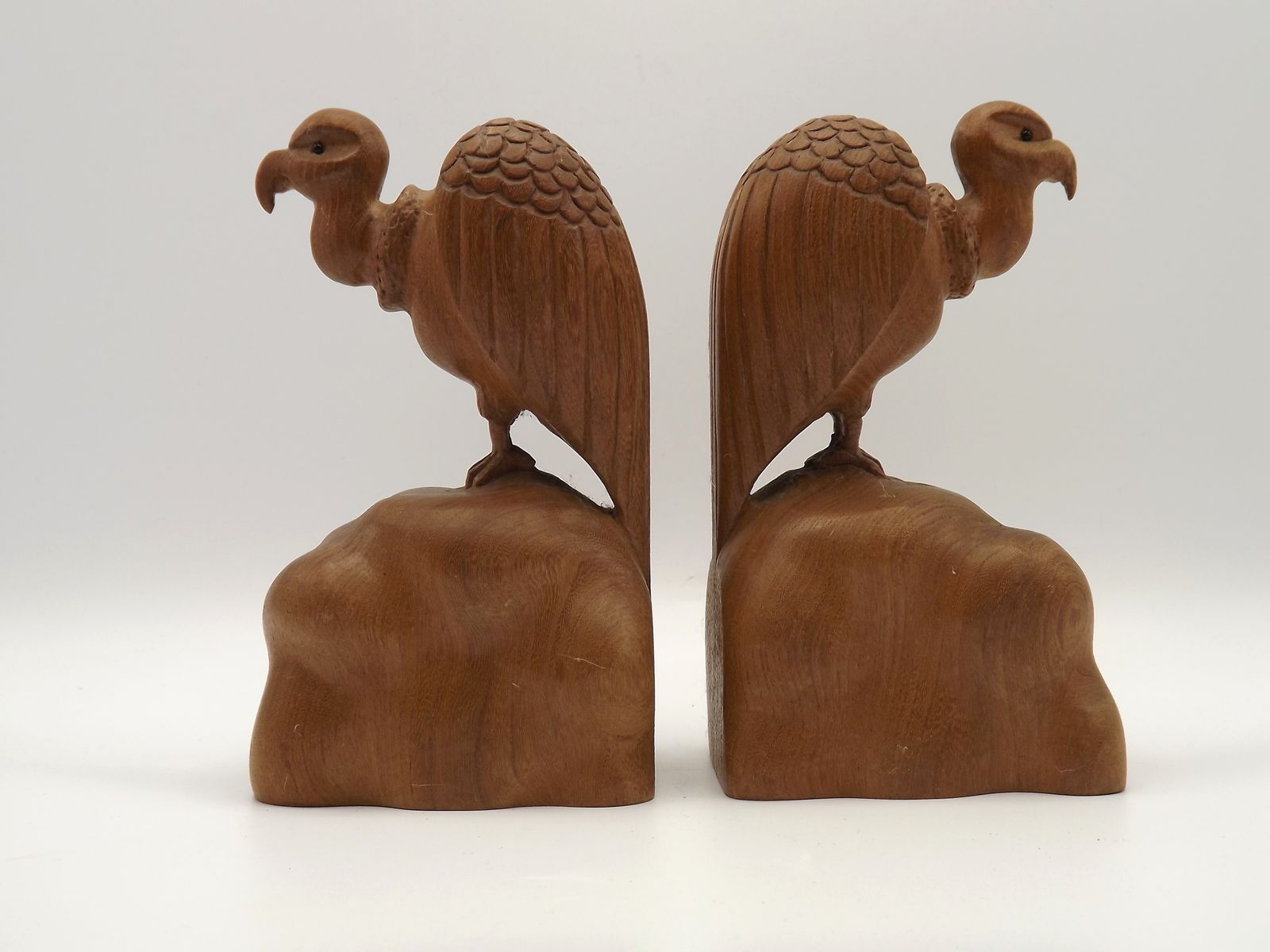 Paire de serre-livres vintage en bois sculpté à la main, motif vautour sur rocher