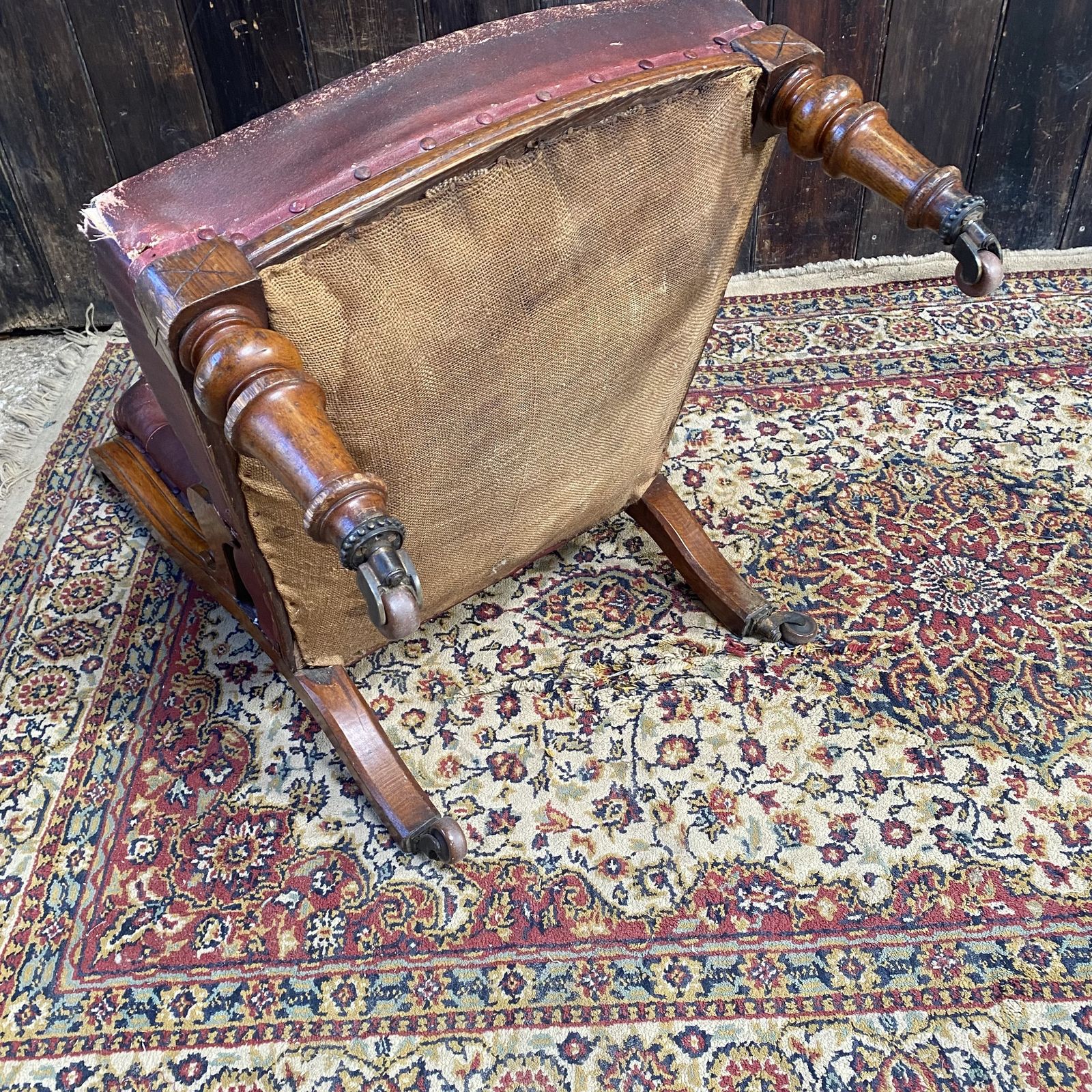 photo vintage Antique Victorian Faux Leather Horseshair Fireside Reading C & C Castors Chair