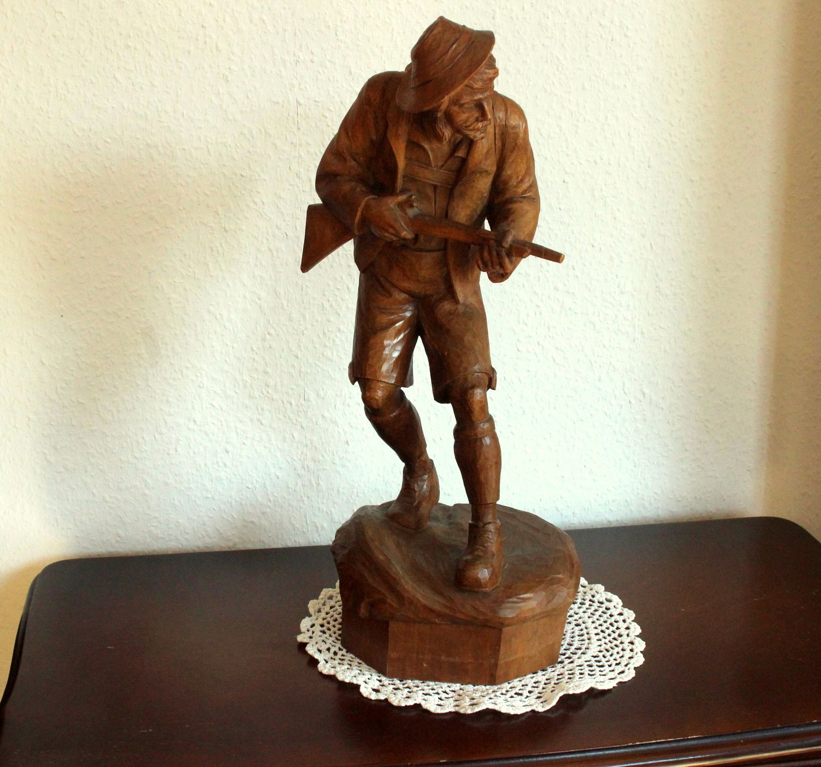 1930s   Antique Handcarved Wooden Sculpture Of A Hunter