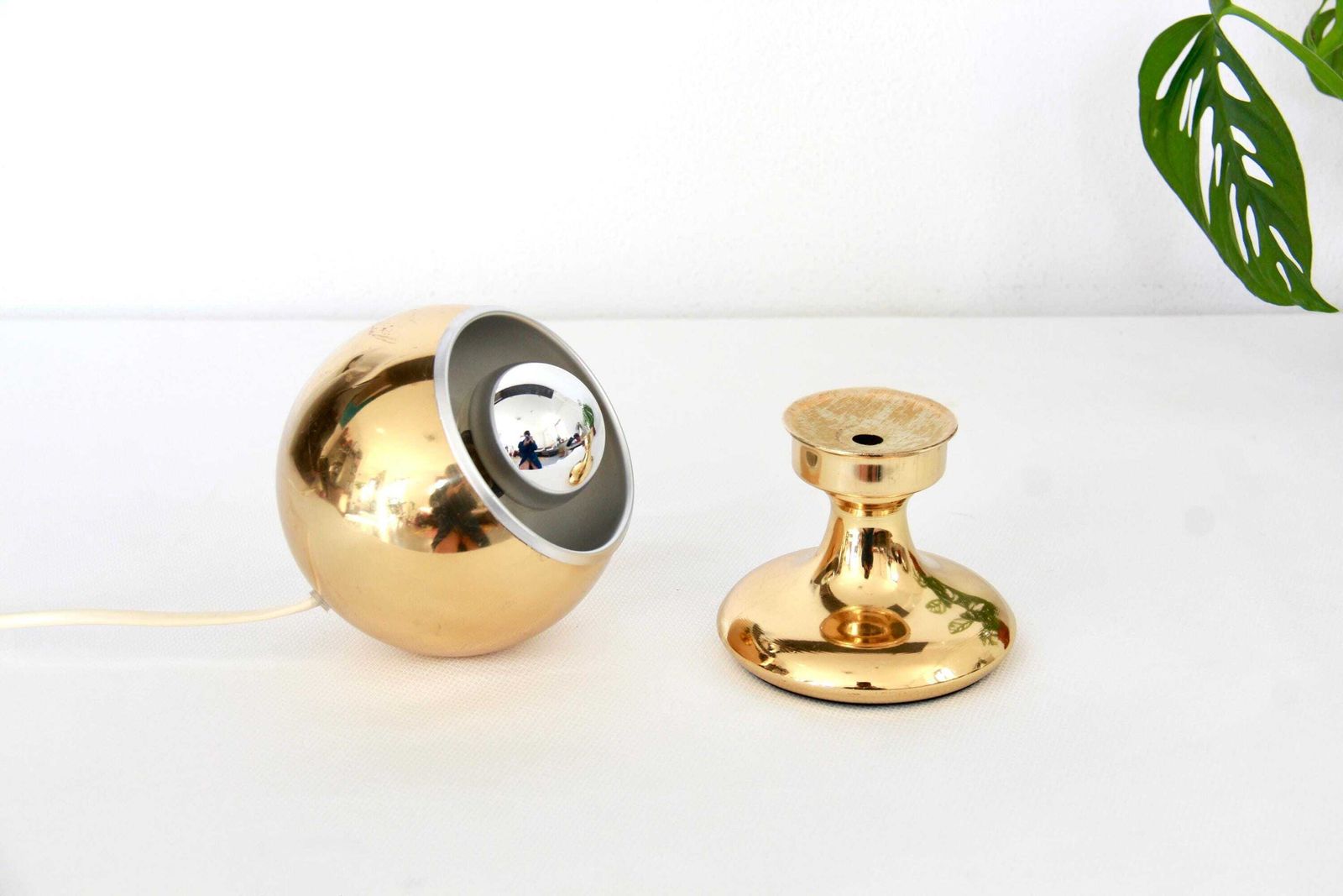 Aurelia, Vintage Gold Space Age Eye Ball Table Lamp, Italy, 1970s photo 334.0