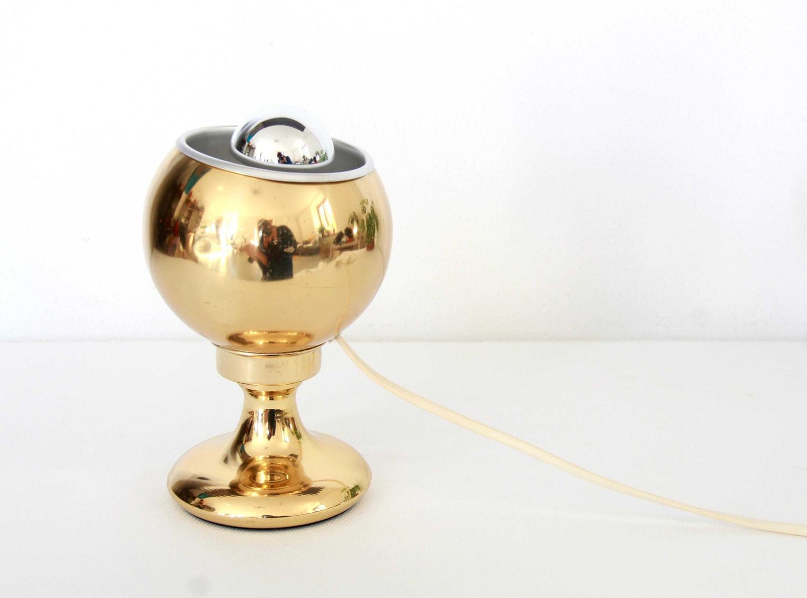 Aurelia, Vintage Gold Space Age Eye Ball Table Lamp, Italy, 1970s photo vintage