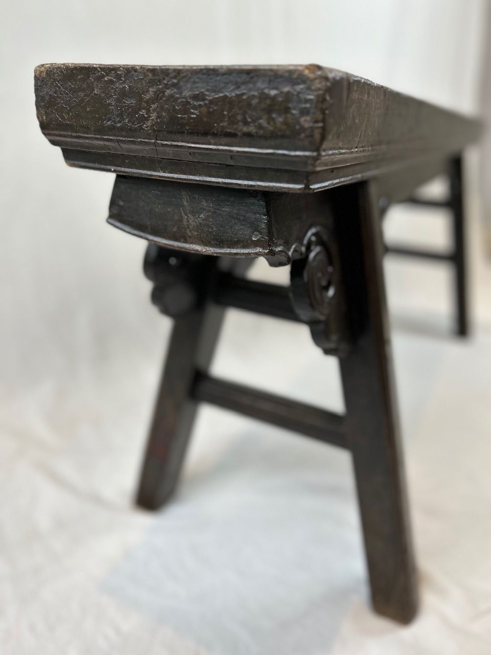 photo vinterior Antique Chinese Wooden Bench, 19th Century
