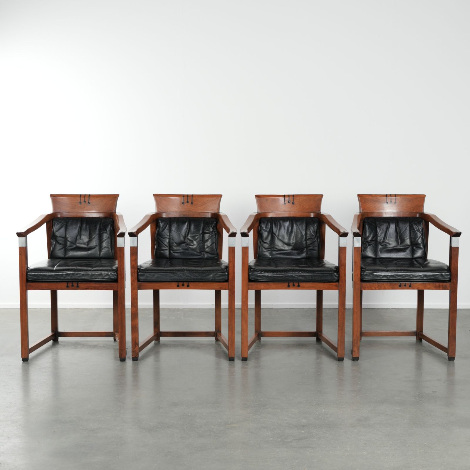Luxury Black Leather Set Of 4 Art Deco Design Dining Chairs By Schuitema From The Decoforma Series With Armrests