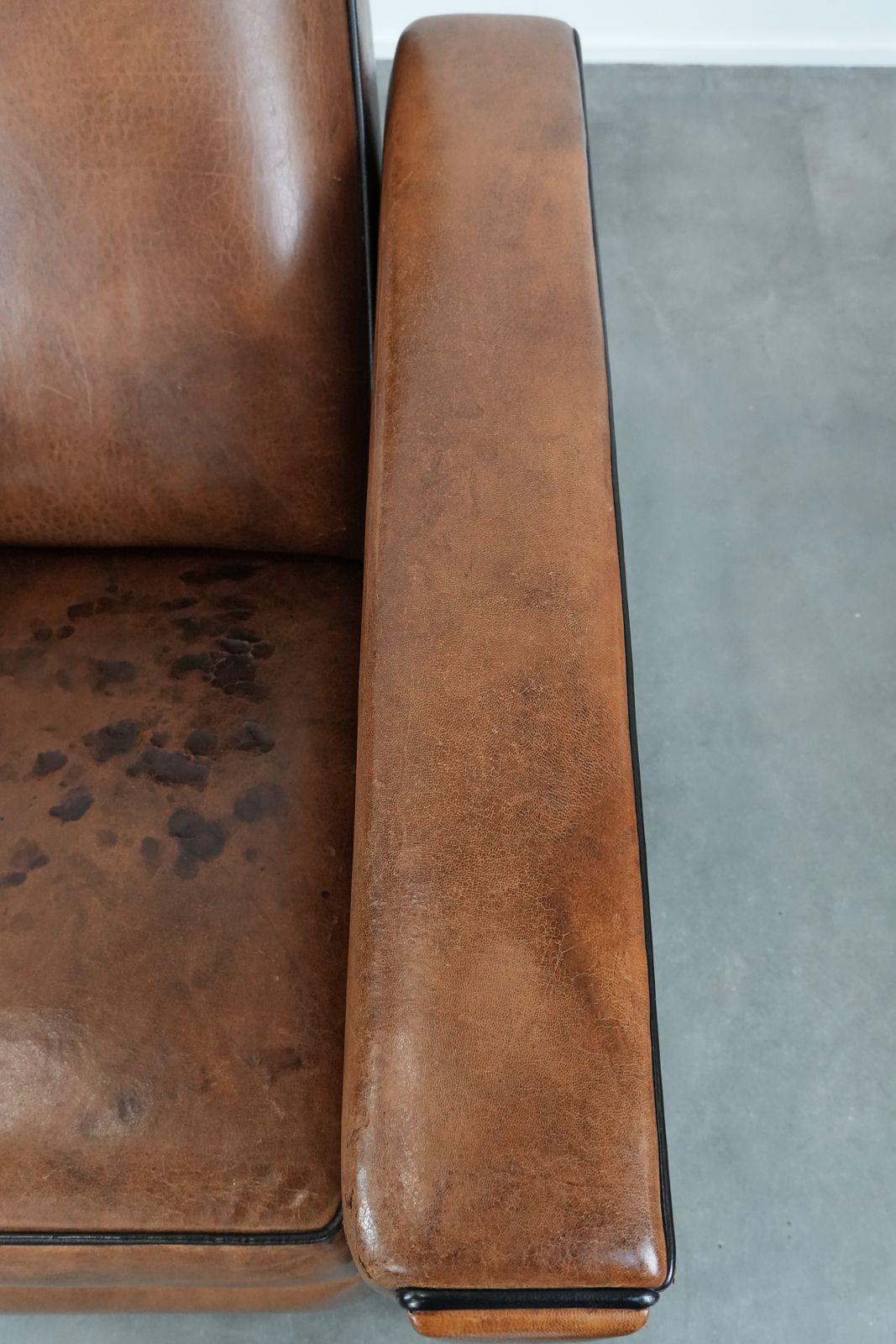 photo for sale Comfortable And Adjustable Sheep Leather Relax Armchair With A Sleek Design, Beautiful Colors And A Beautiful Patina