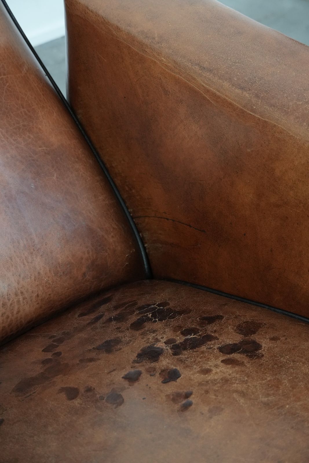 965.0 Comfortable And Adjustable Sheep Leather Relax Armchair With A Sleek Design, Beautiful Colors And A Beautiful Patina photo