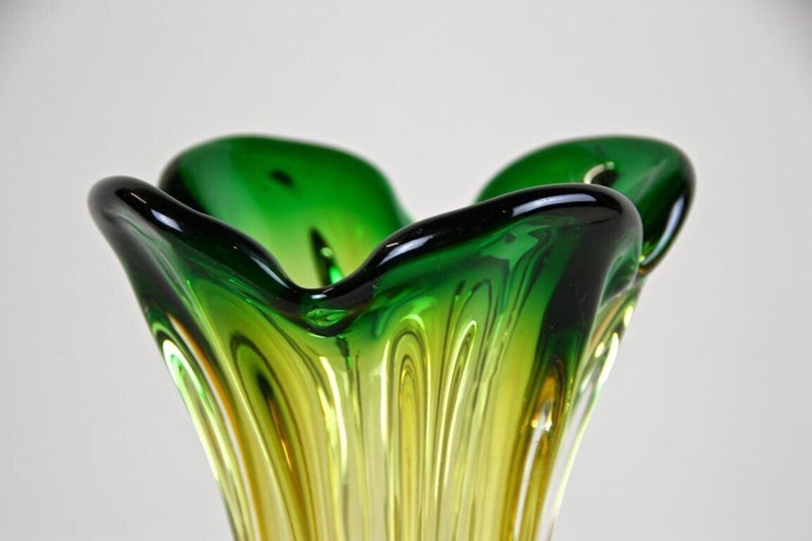 20th Century Murano Glass Vase Mid Century   Green/ Yellow, It Circa 1960/70 photo Home Decor