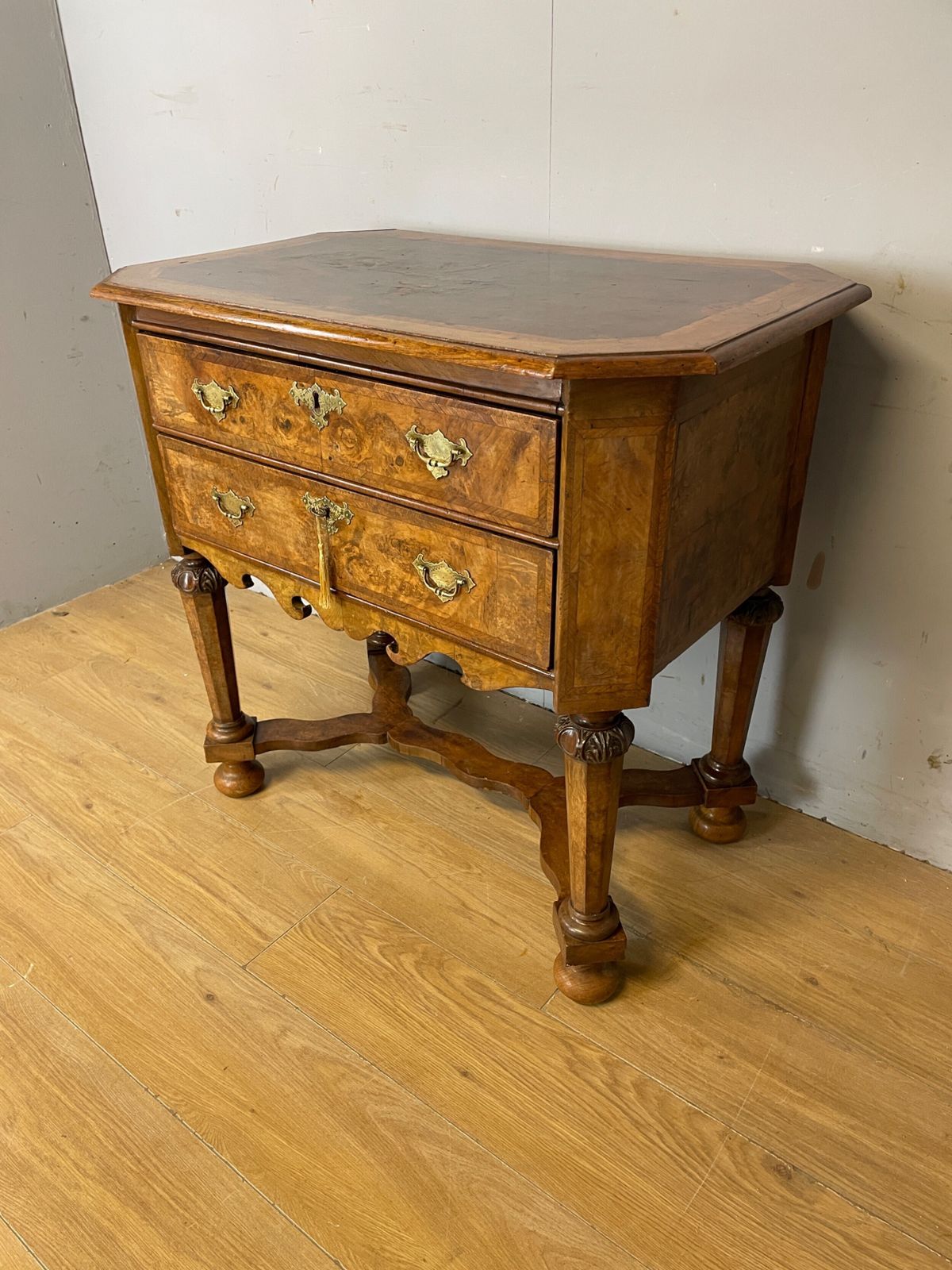 photo vinterior Shoolbred And Co Burr Walnut Carved Lowboy Circa 1890