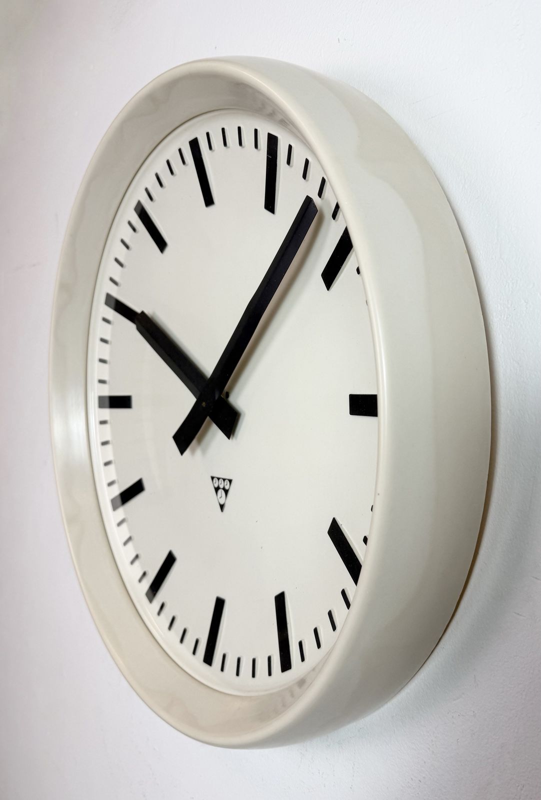 Large Industrial Bakelite Factory Wall Clock From Pragotron, 1960s photo Home Decor