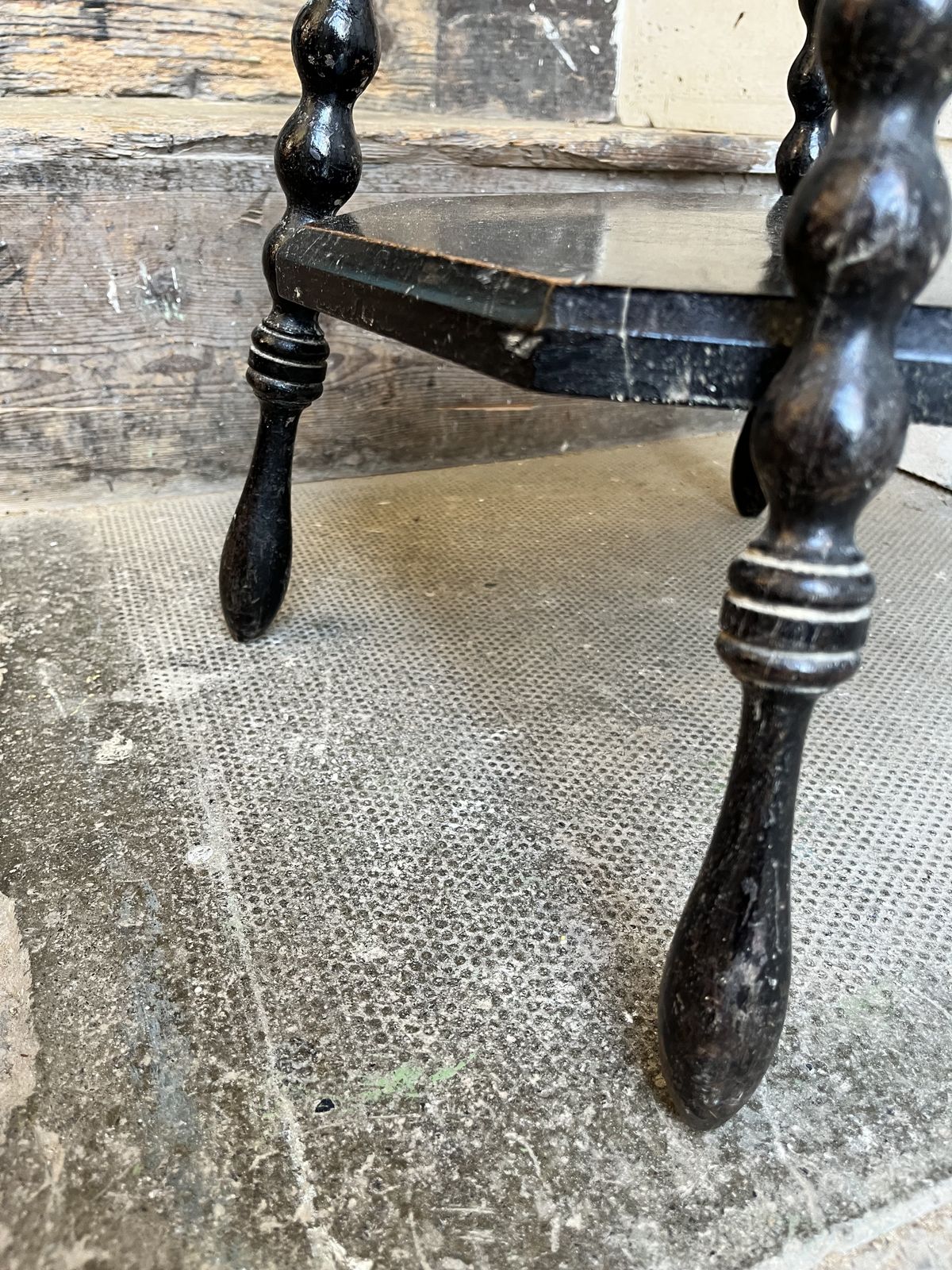 photo vinterior Victorian Ebonised Octagonal Side Table With Bobbin Turned Legs