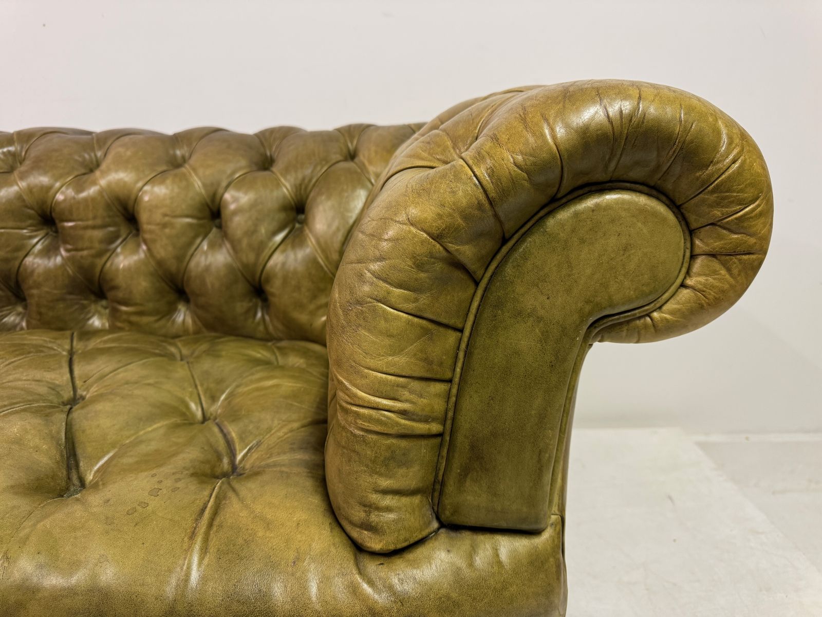 Furniture 19th Century Chesterfield In Patinated Leather photo