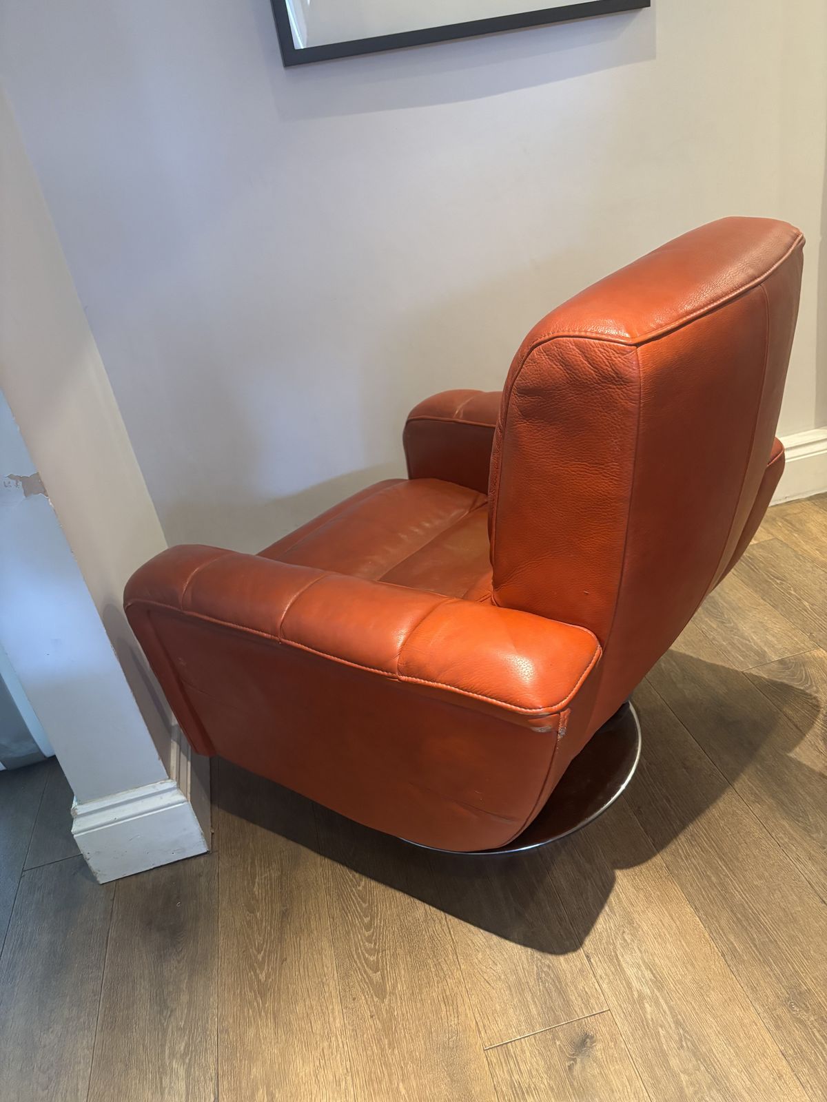 Retro Orange Leather Swivel Chair photo 70.0