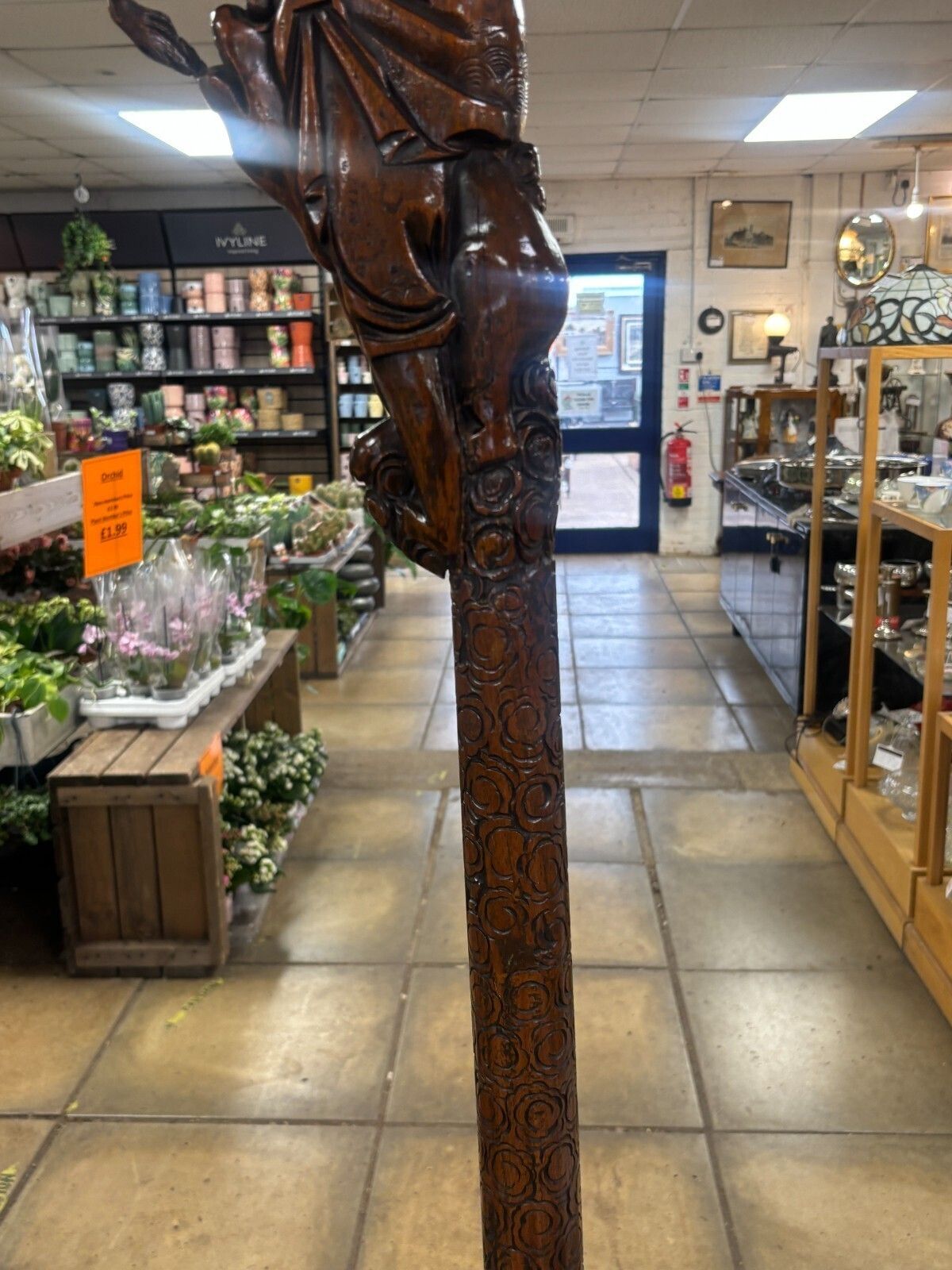photo vintage Stunning Early 20th Century Chinese Hand Carved Hardwood Floor Lamp Stand