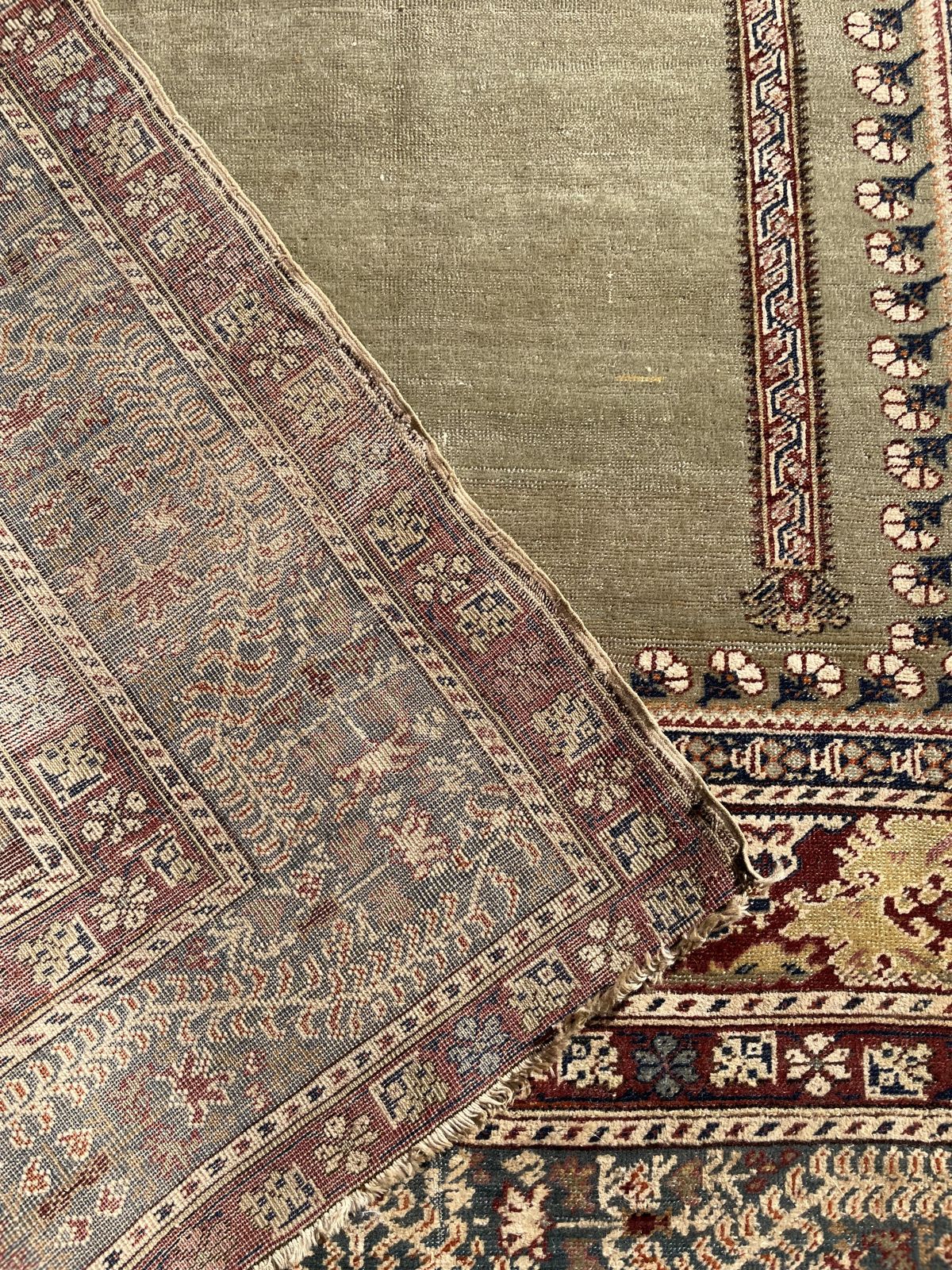 photo vintage Antique Anatolian Ghiordes Prayer Rug