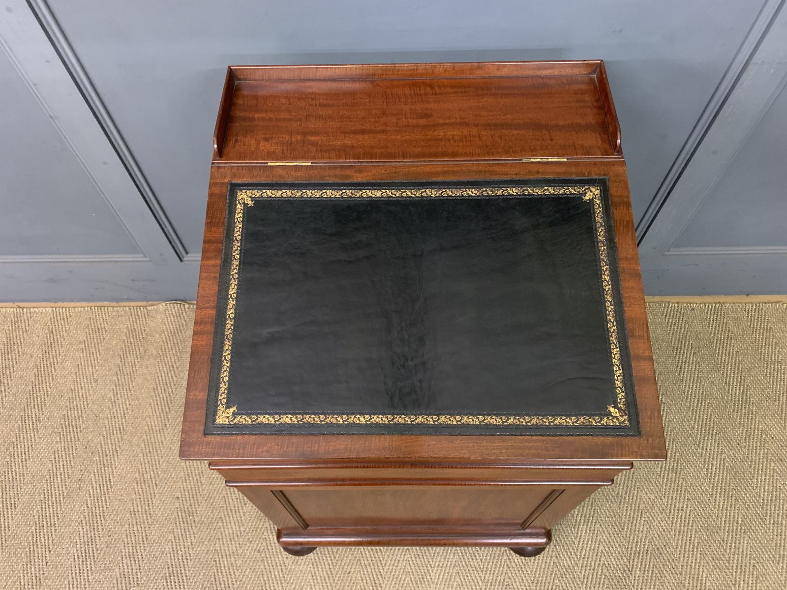 Gillows Early Victorian Mahogany Davenport photo 2850.0
