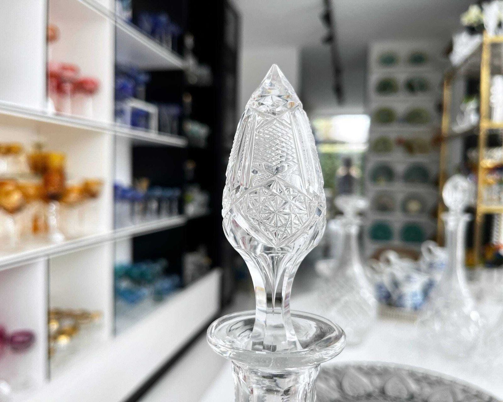 photo furniture Val Saint Lambert | Whiskey Decanter | Pyramid Decanter