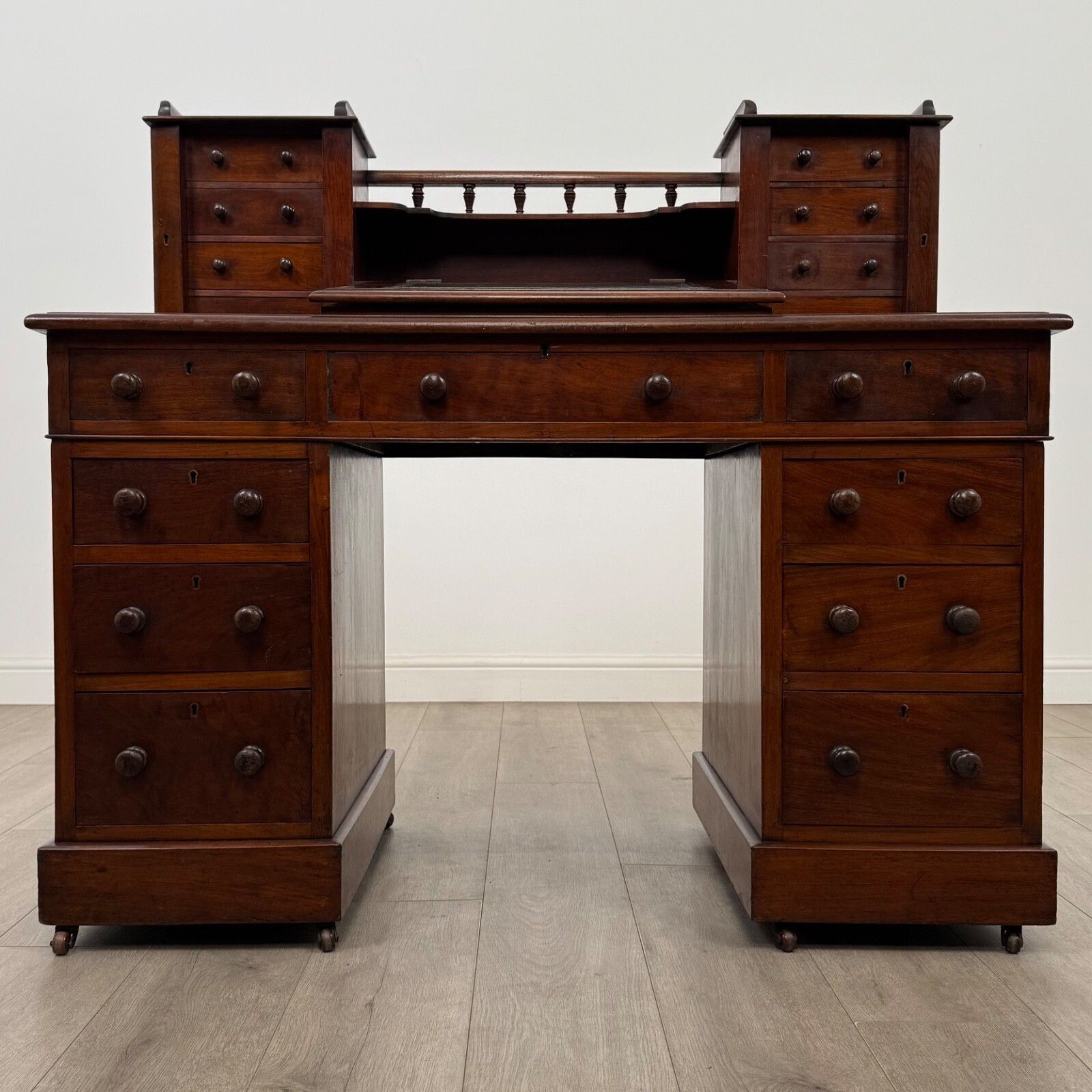 Antique 19th Century Victorian Dickens Desk In Mahogany ( Af 5416 )