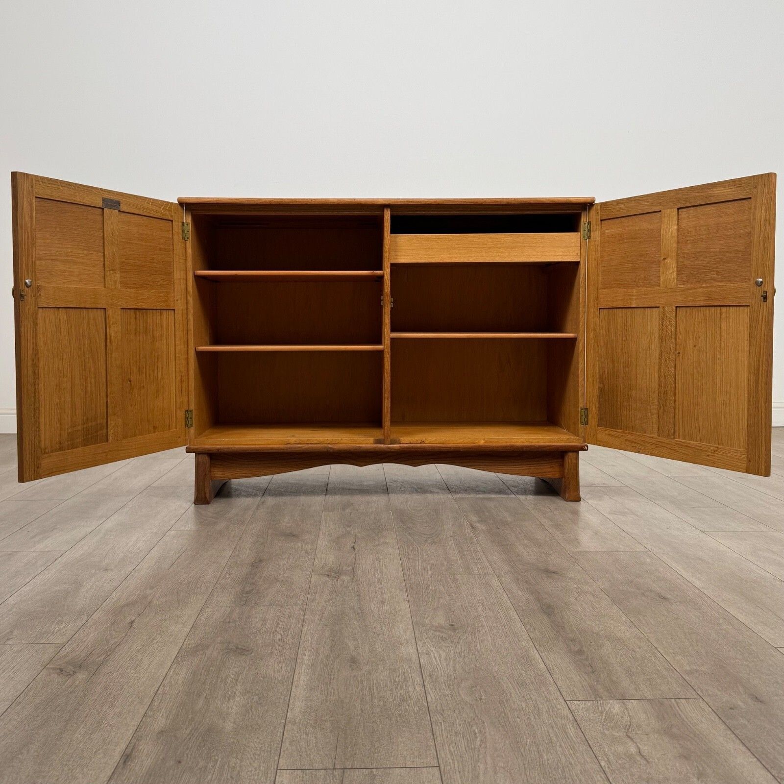 Antique 20th Century Oak Cupboard Made By Reynolds Of Ludlow ( Af 5399 ) photo furniture