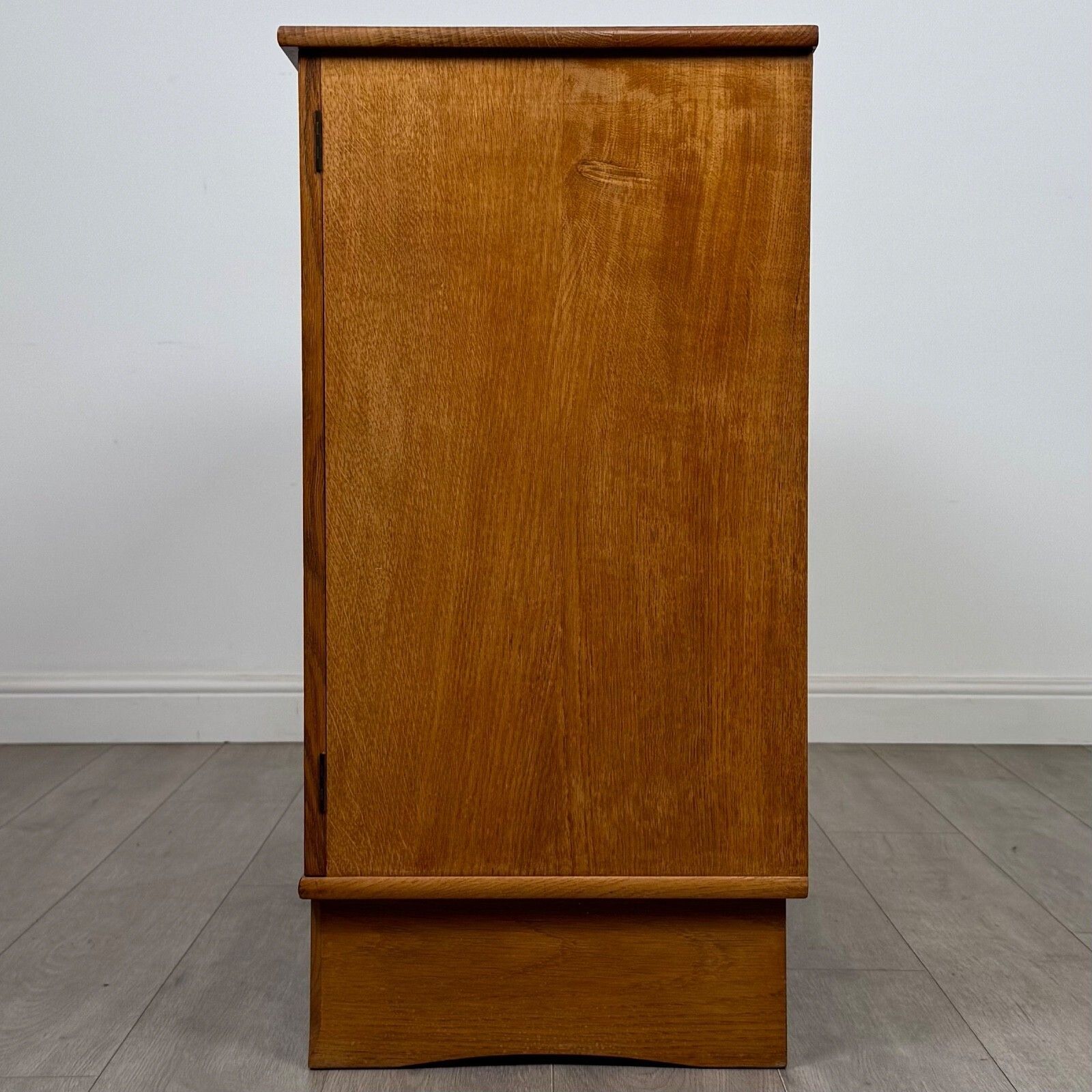 Antique 20th Century Oak Cupboard Made By Reynolds Of Ludlow ( Af 5399 ) photo Furniture