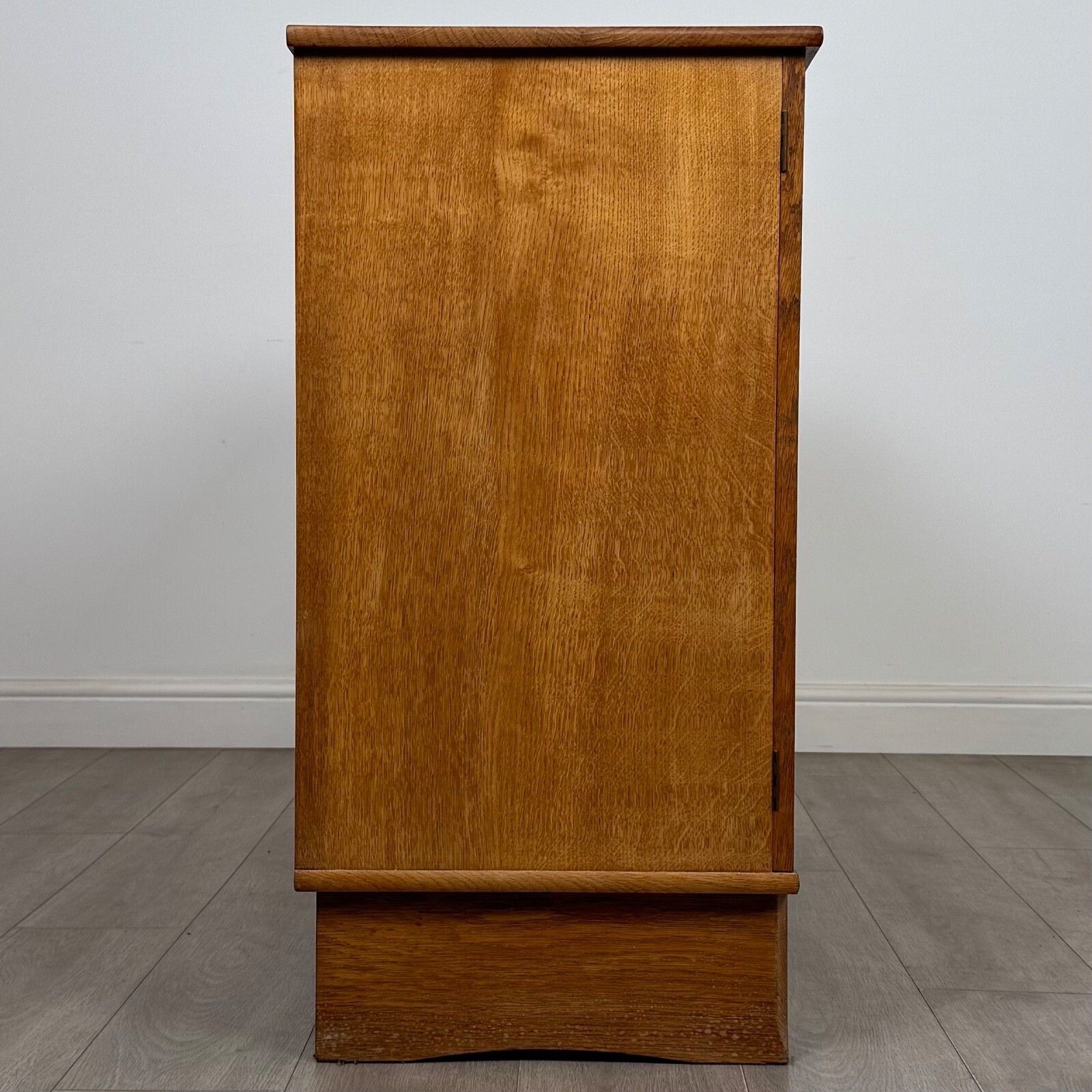 Antique 20th Century Oak Cupboard Made By Reynolds Of Ludlow ( Af 5399 ) photo vintage